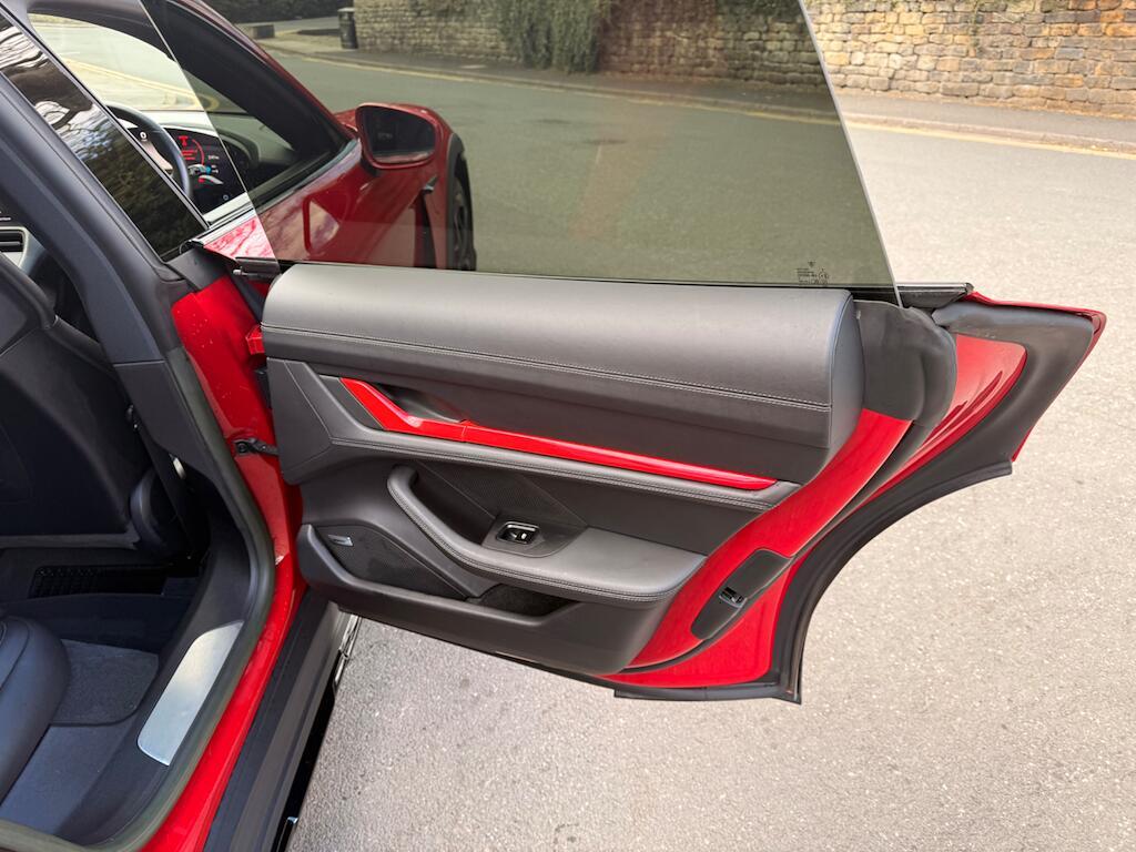 Porsche Taycan - Image 39