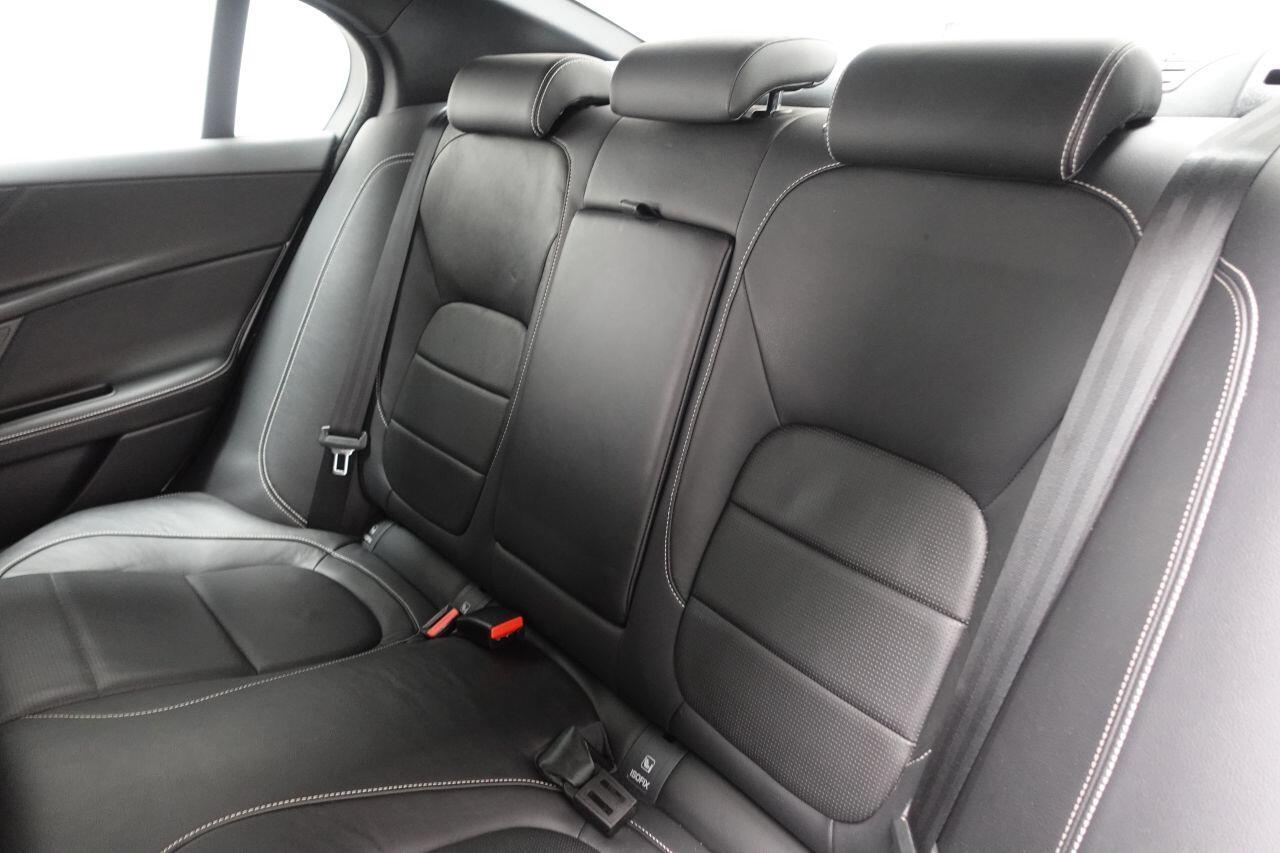 Jaguar XE - Image 20