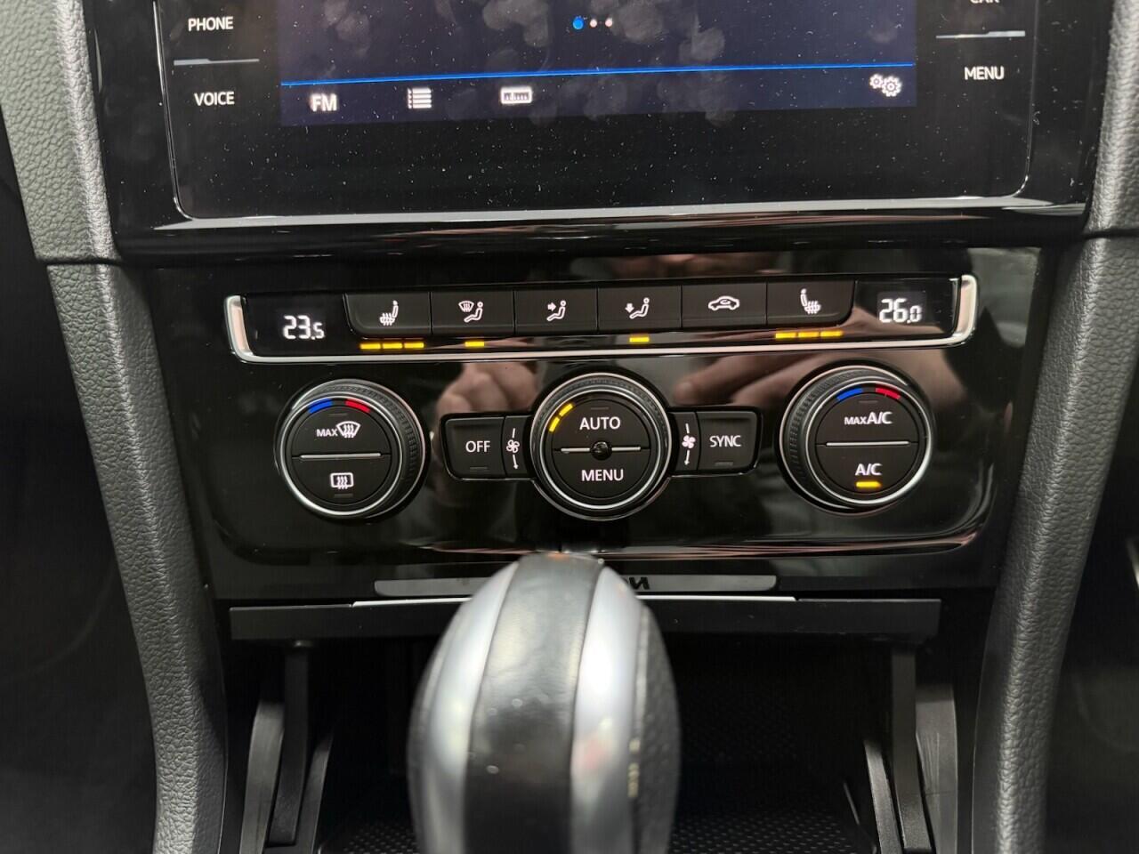 Volkswagen Golf - Image 30