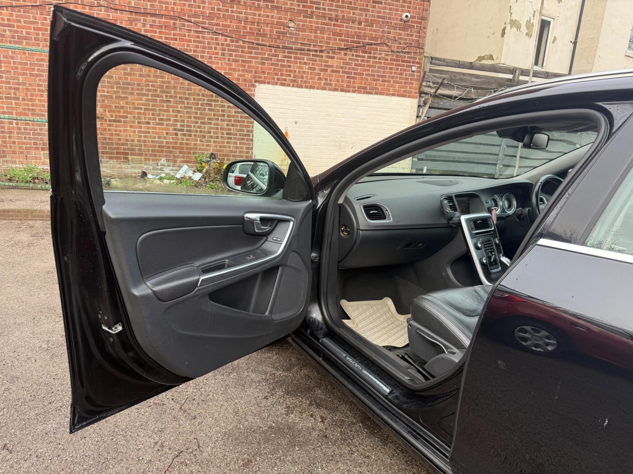 Volvo V60 - Image 32