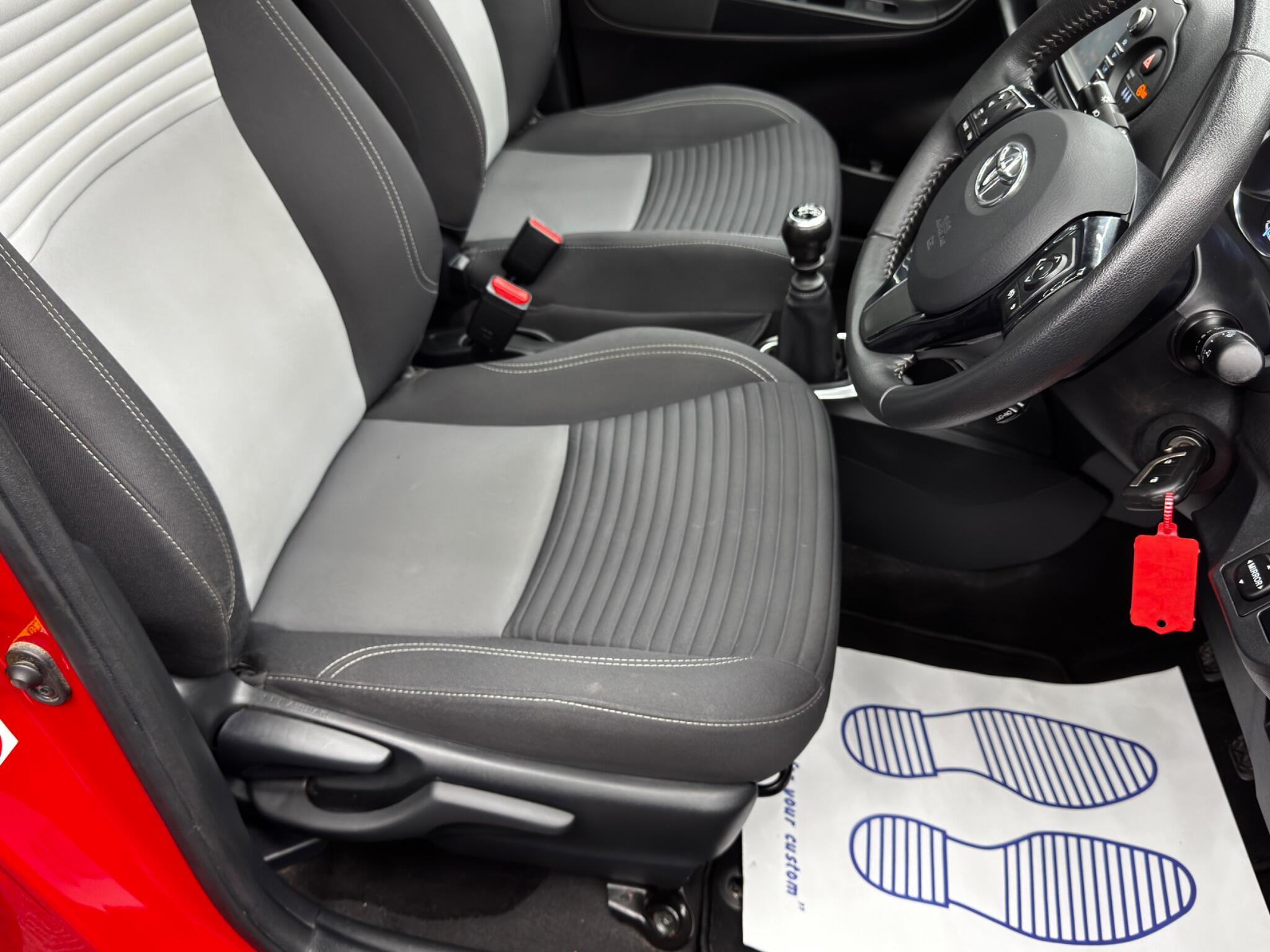 Toyota Yaris - Image 13