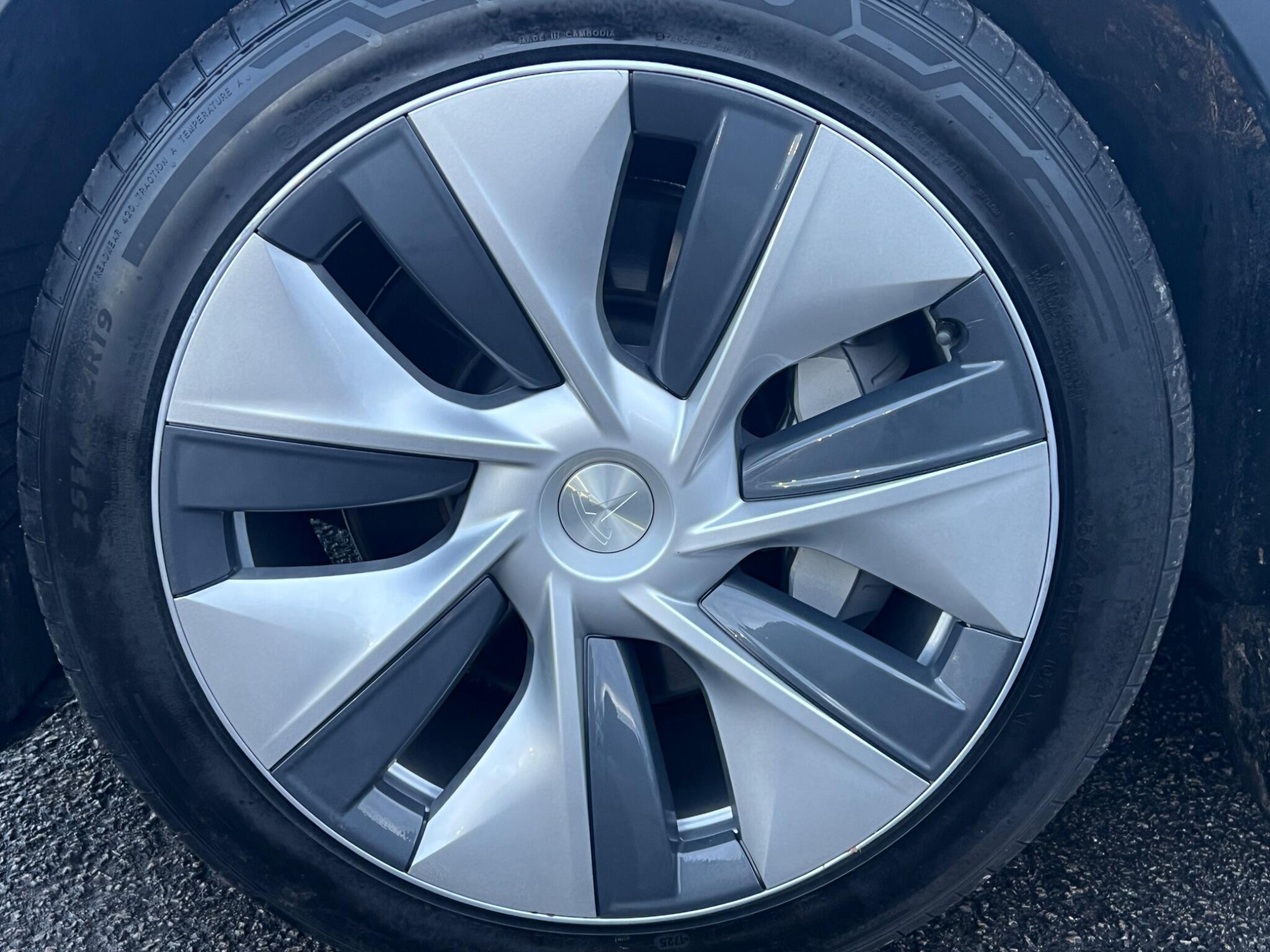 Tesla Model Y - Image 15
