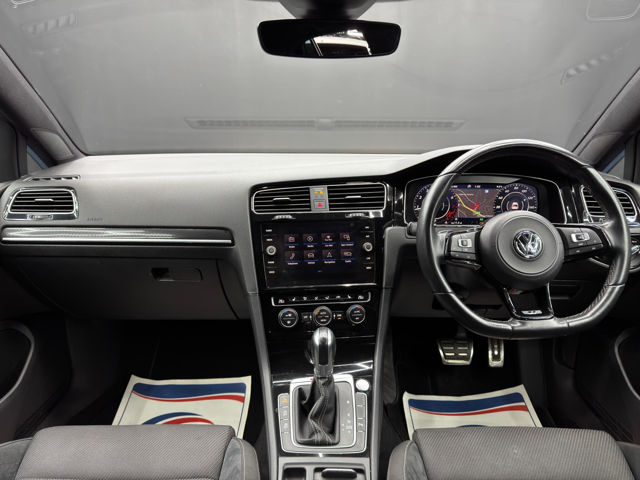 Volkswagen Golf - Image 10