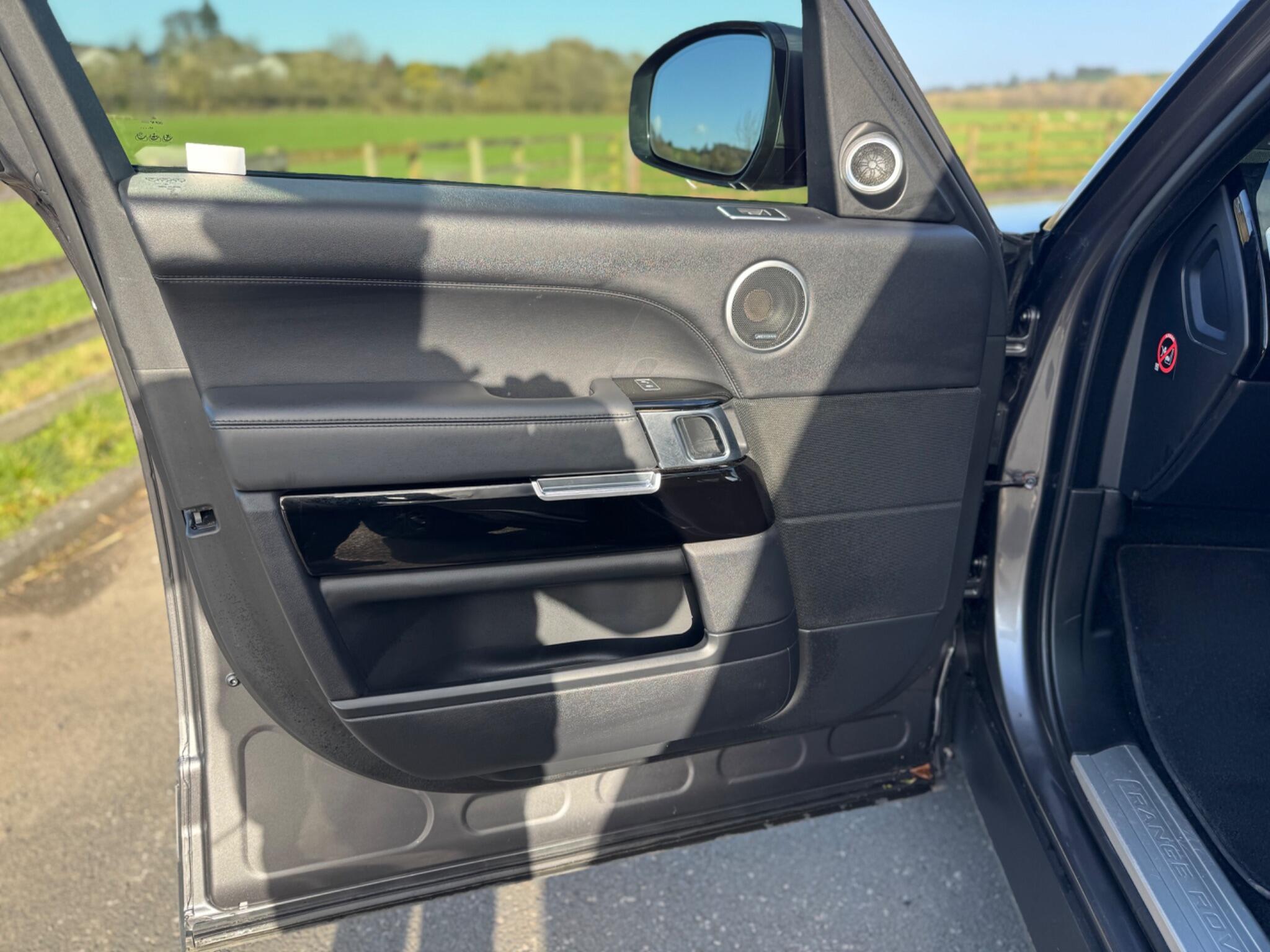 Land Rover Range Rover - Image 37