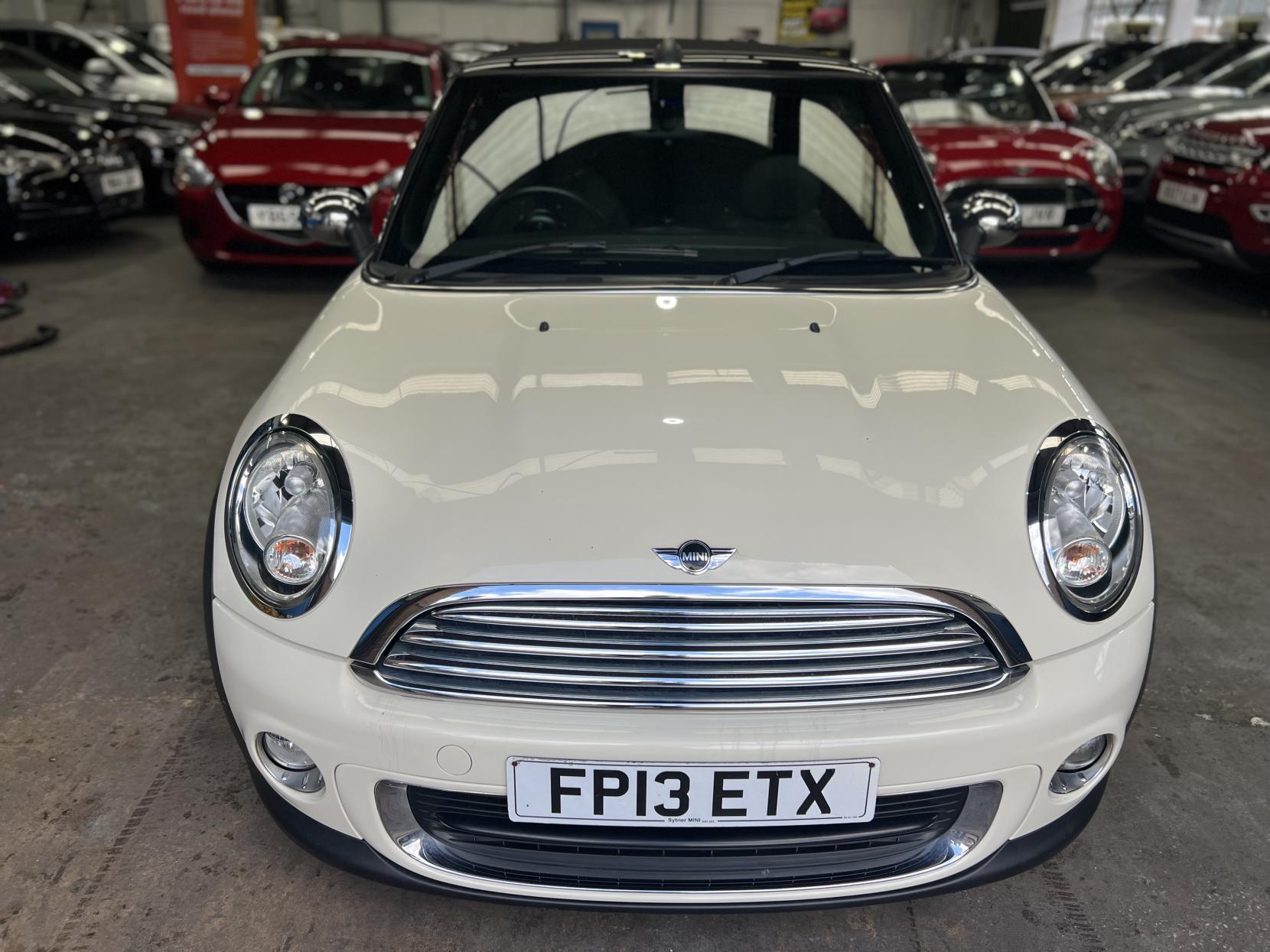 MINI Convertible - Image 2