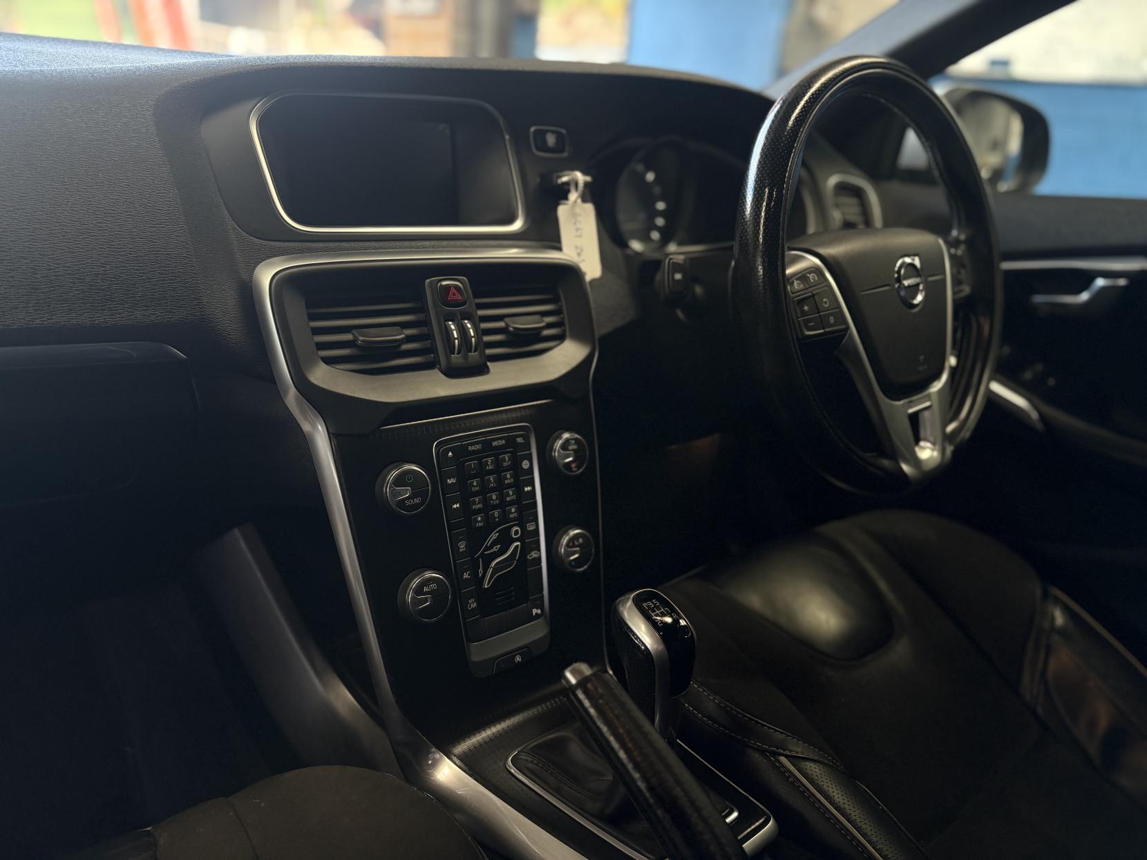 Volvo V40 - Image 18