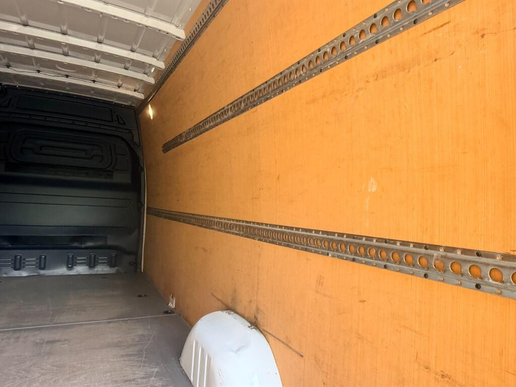 Mercedes Sprinter - Image 12