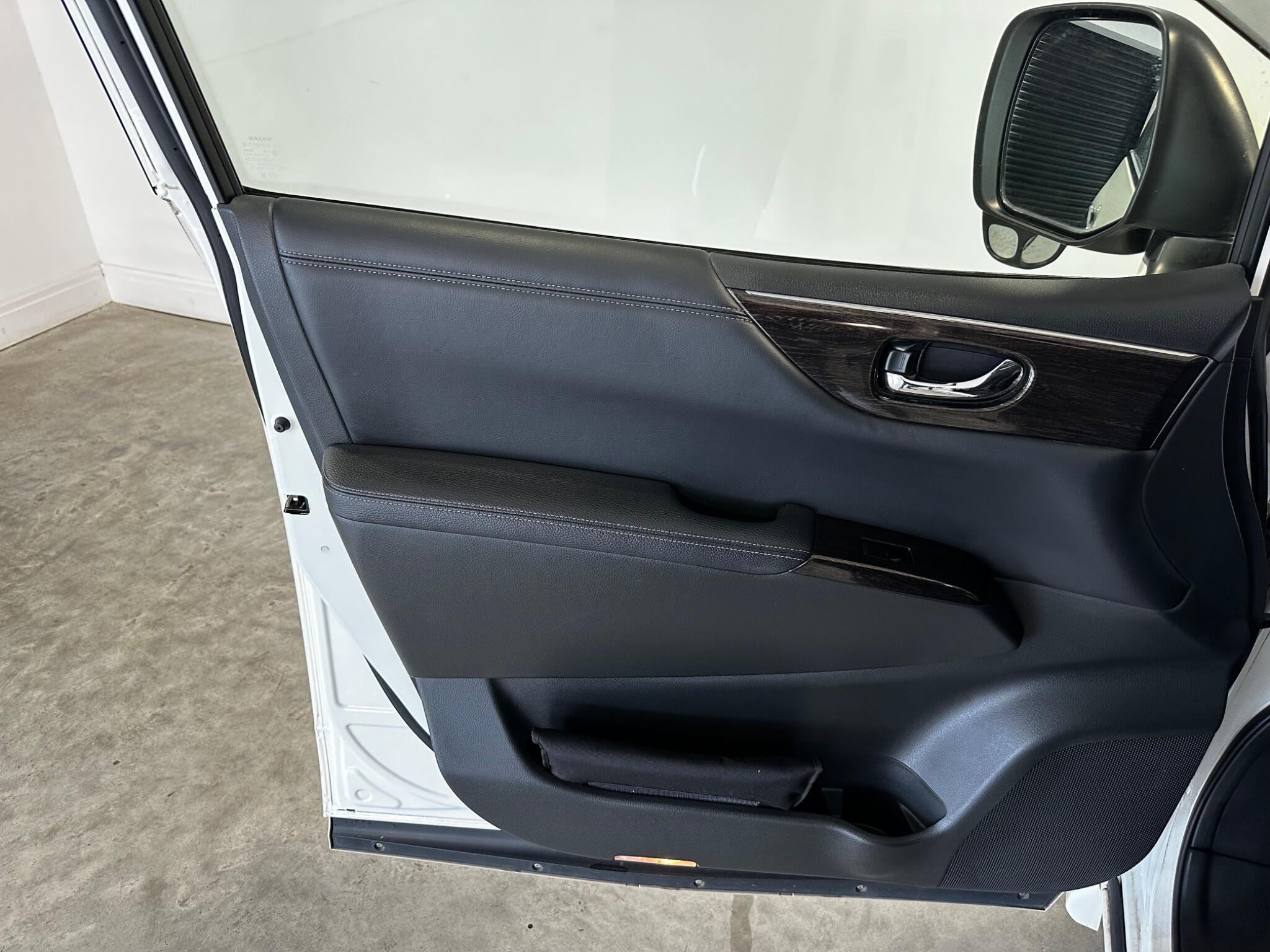 Nissan Elgrand - Image 15