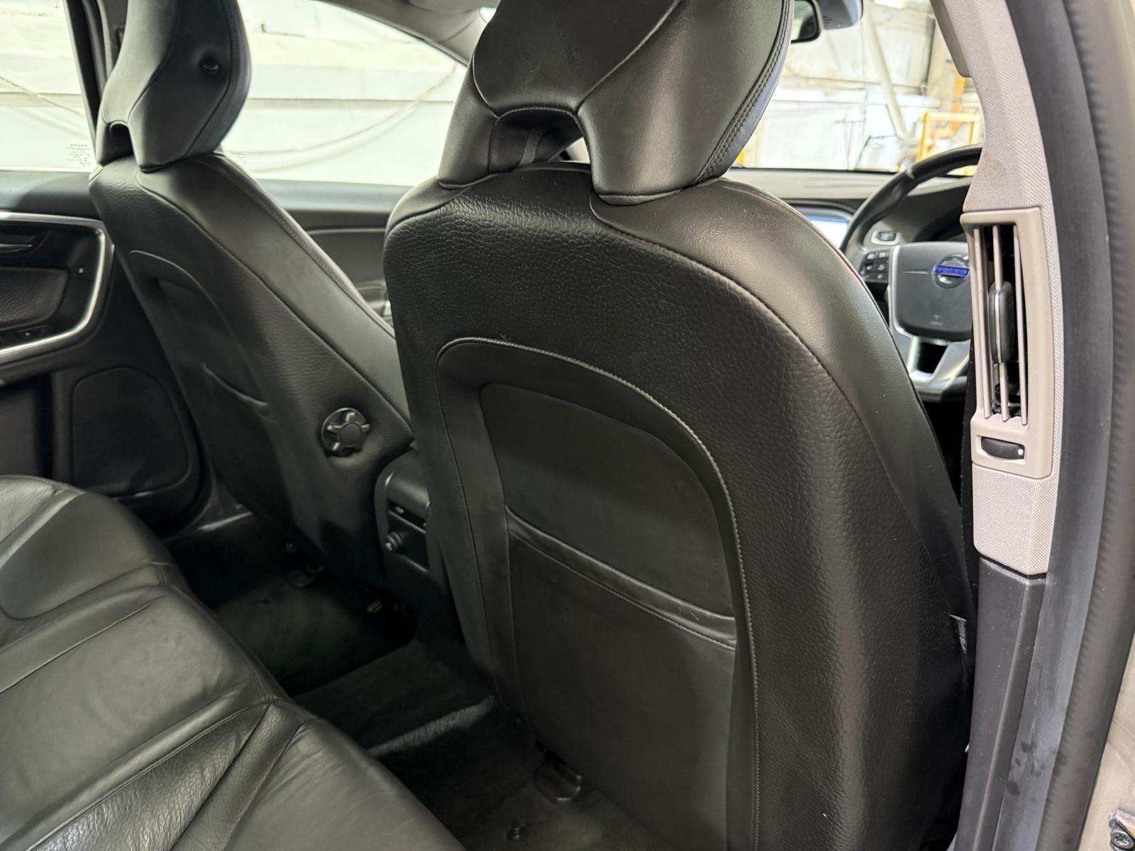 Volvo S60 - Image 40