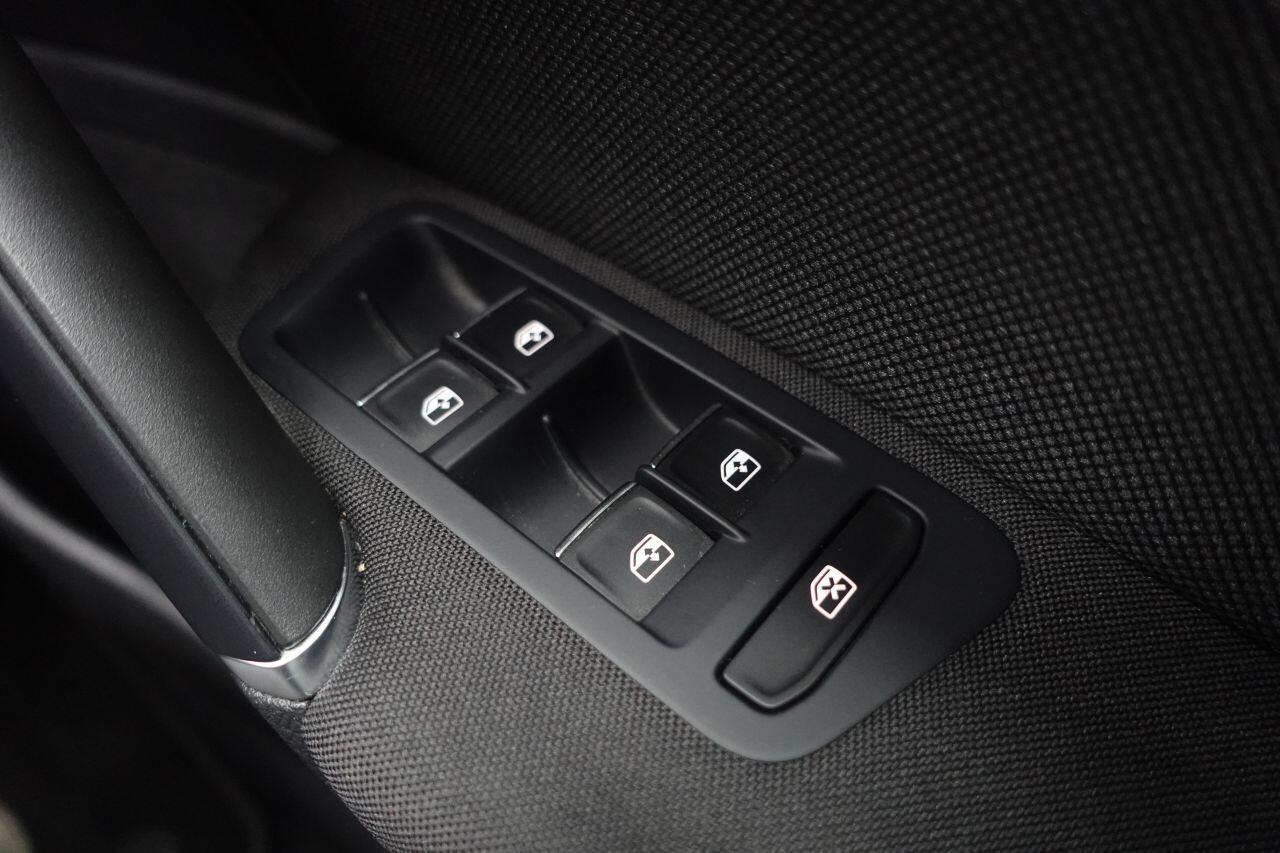 Volkswagen Golf - Image 50