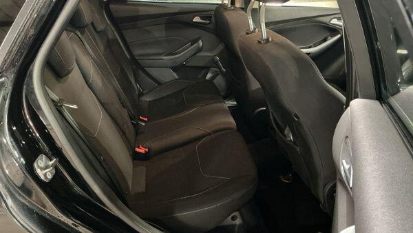 Ford Focus - Image 9