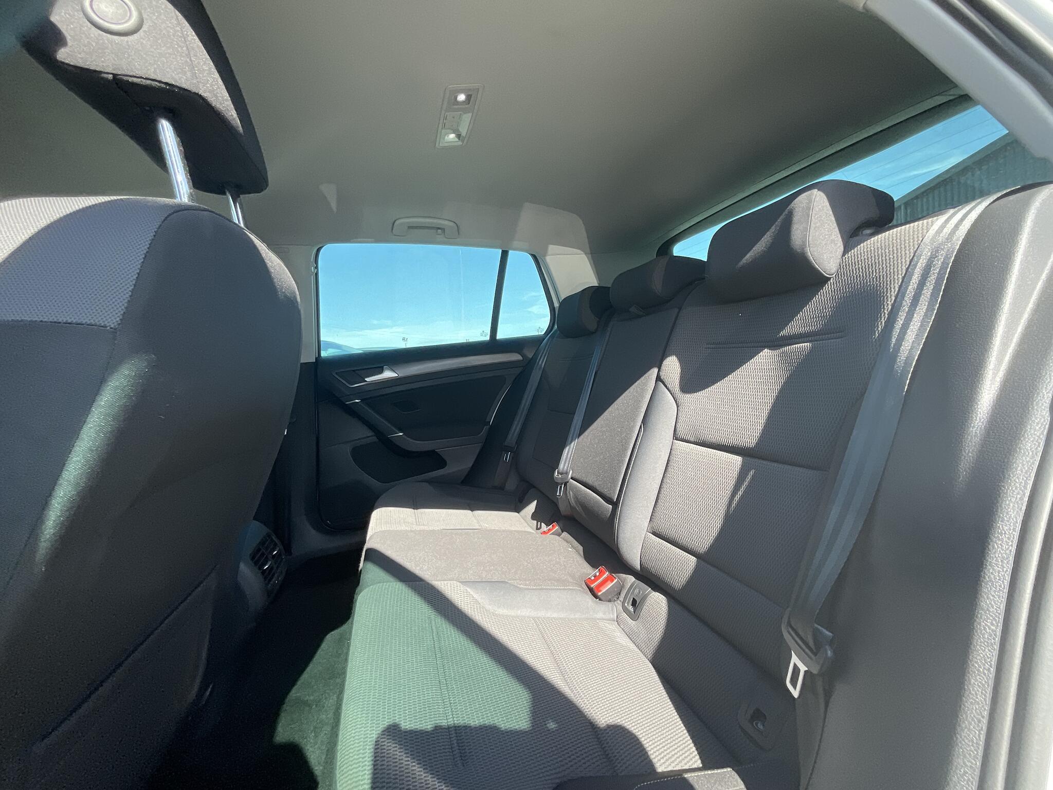 Volkswagen e-Golf - Image 9