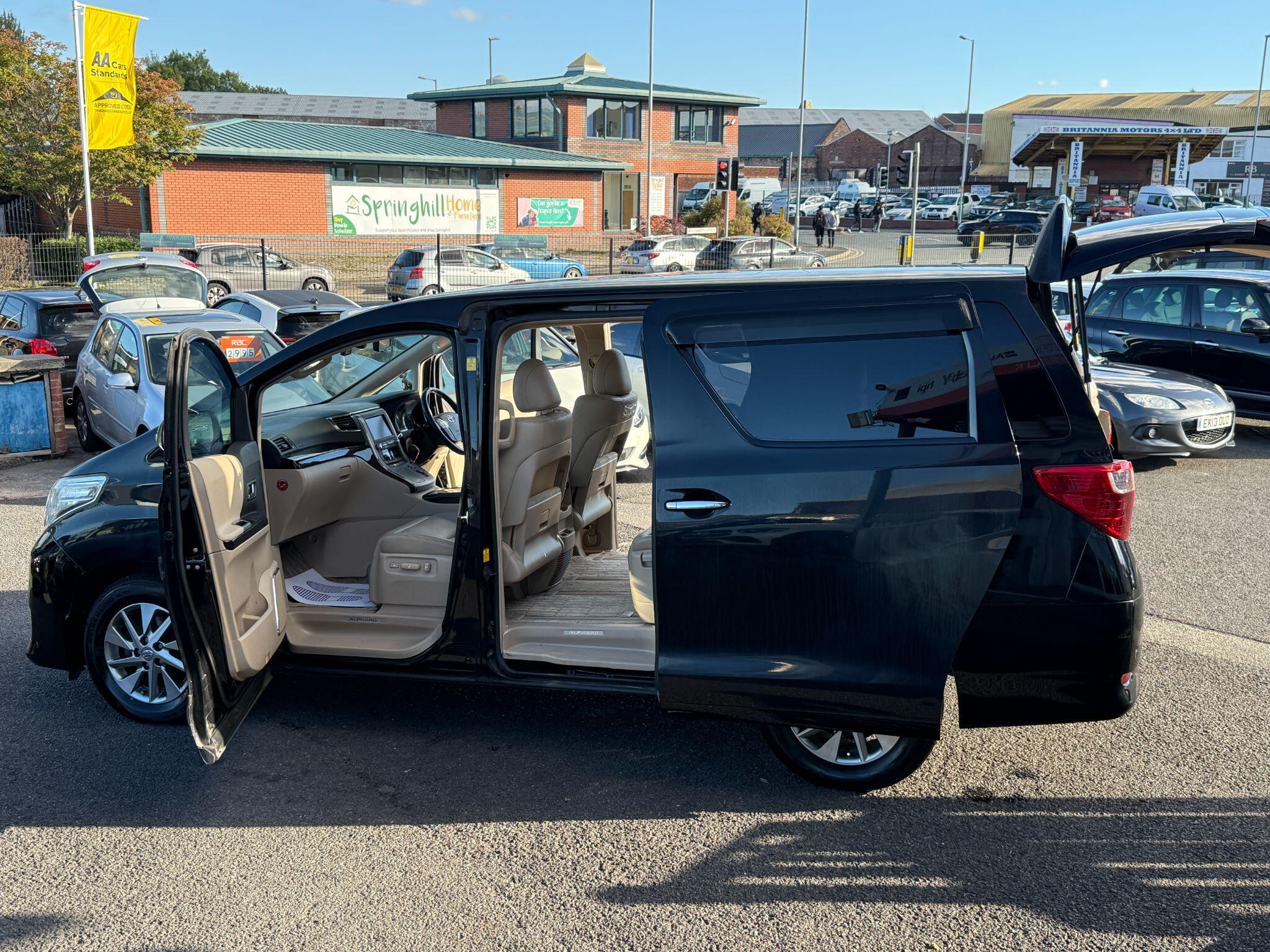 Toyota Alphard - Image 23