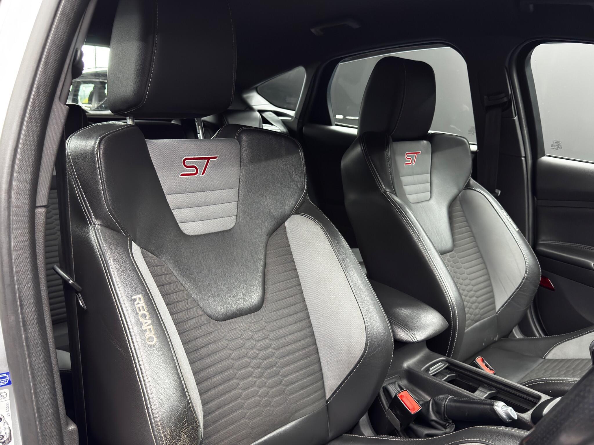 Ford Focus - Image 12