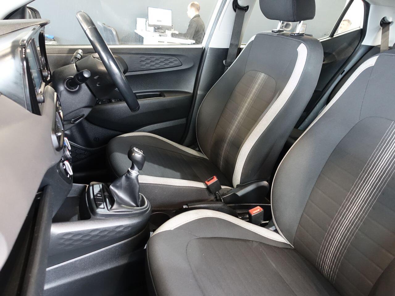 Hyundai i10 - Image 12