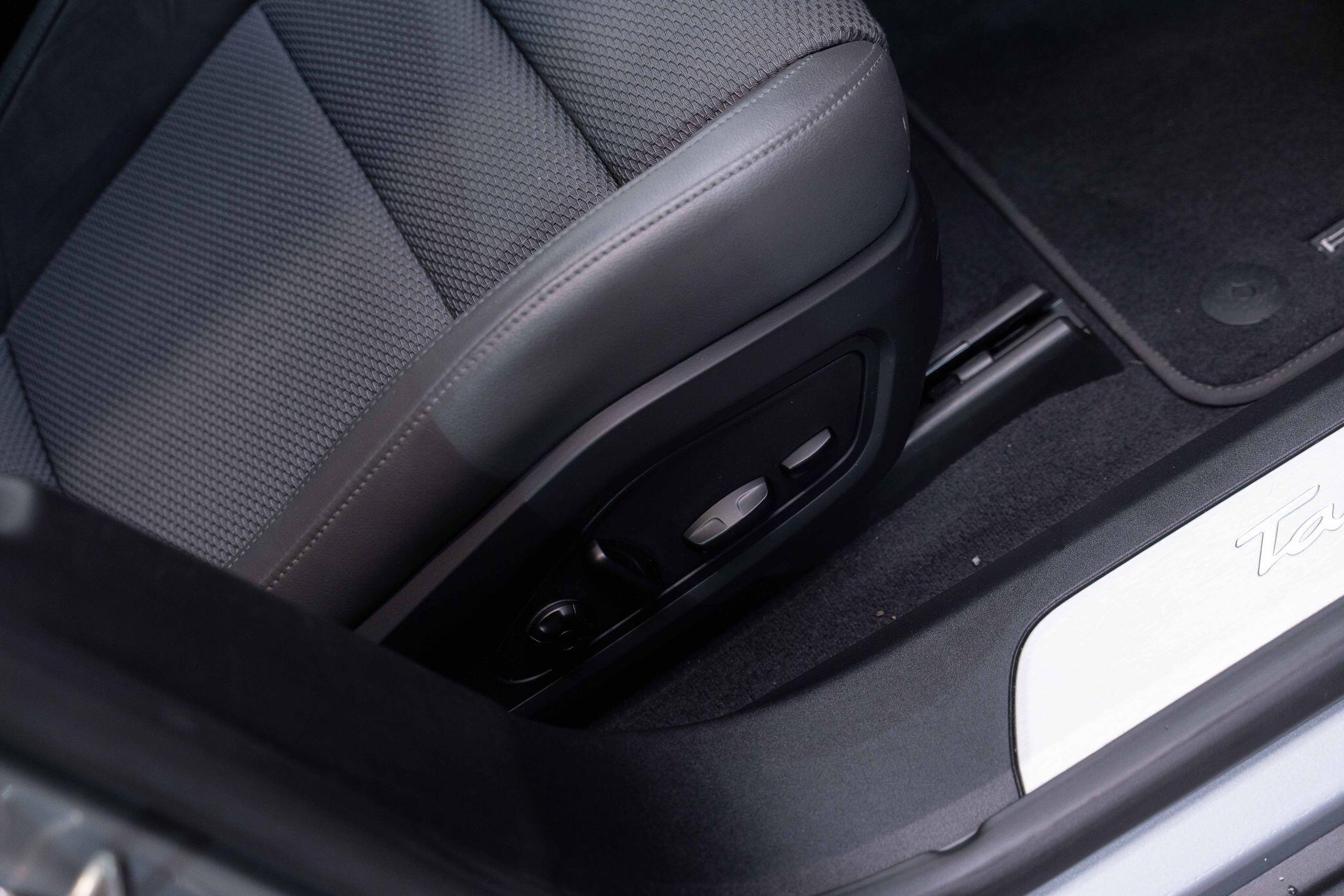 Porsche Taycan - Image 12