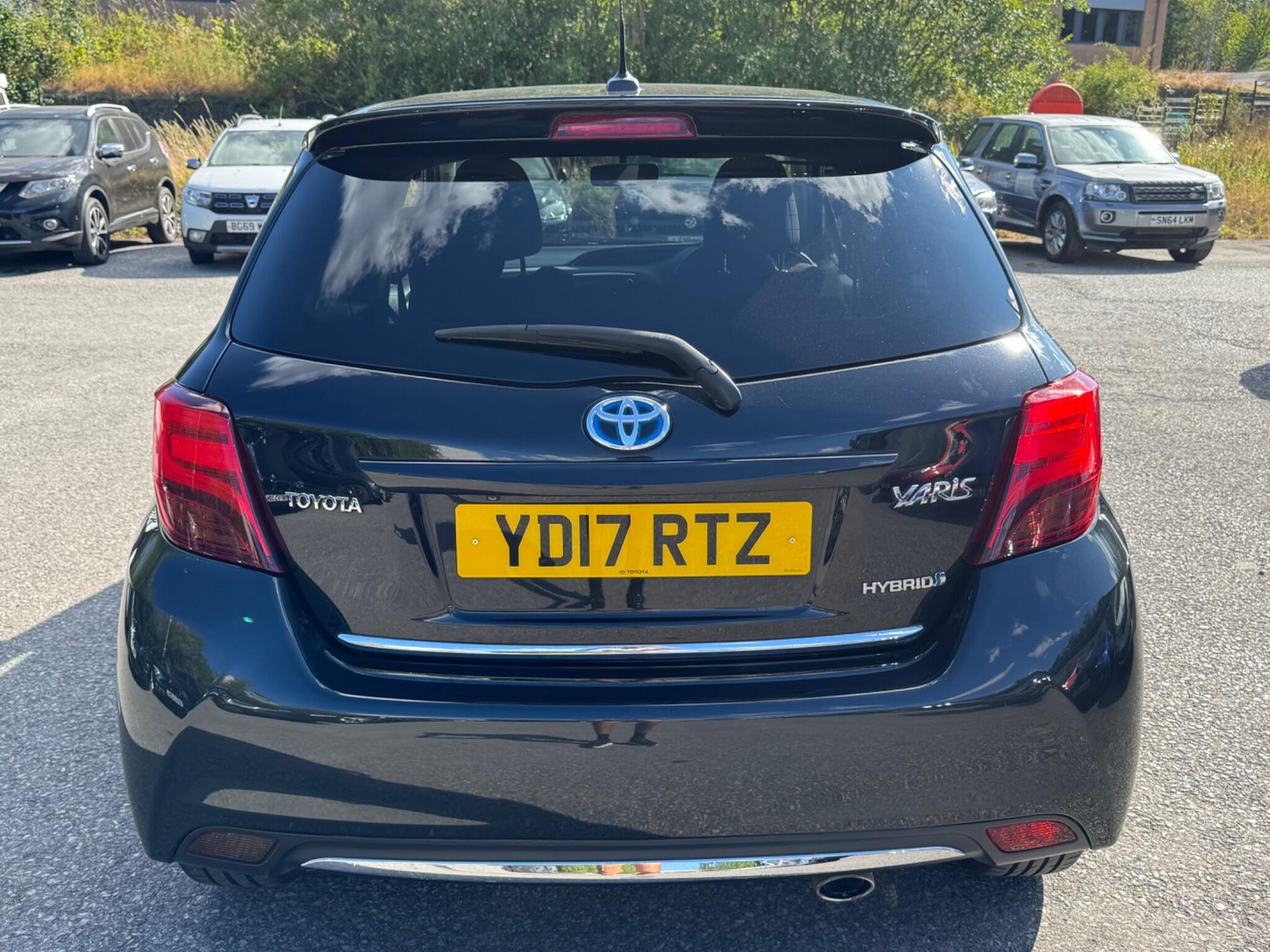 Toyota Yaris - Image 13