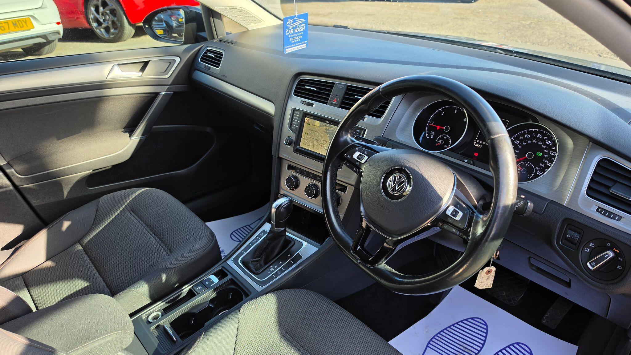 Volkswagen Golf - Image 11