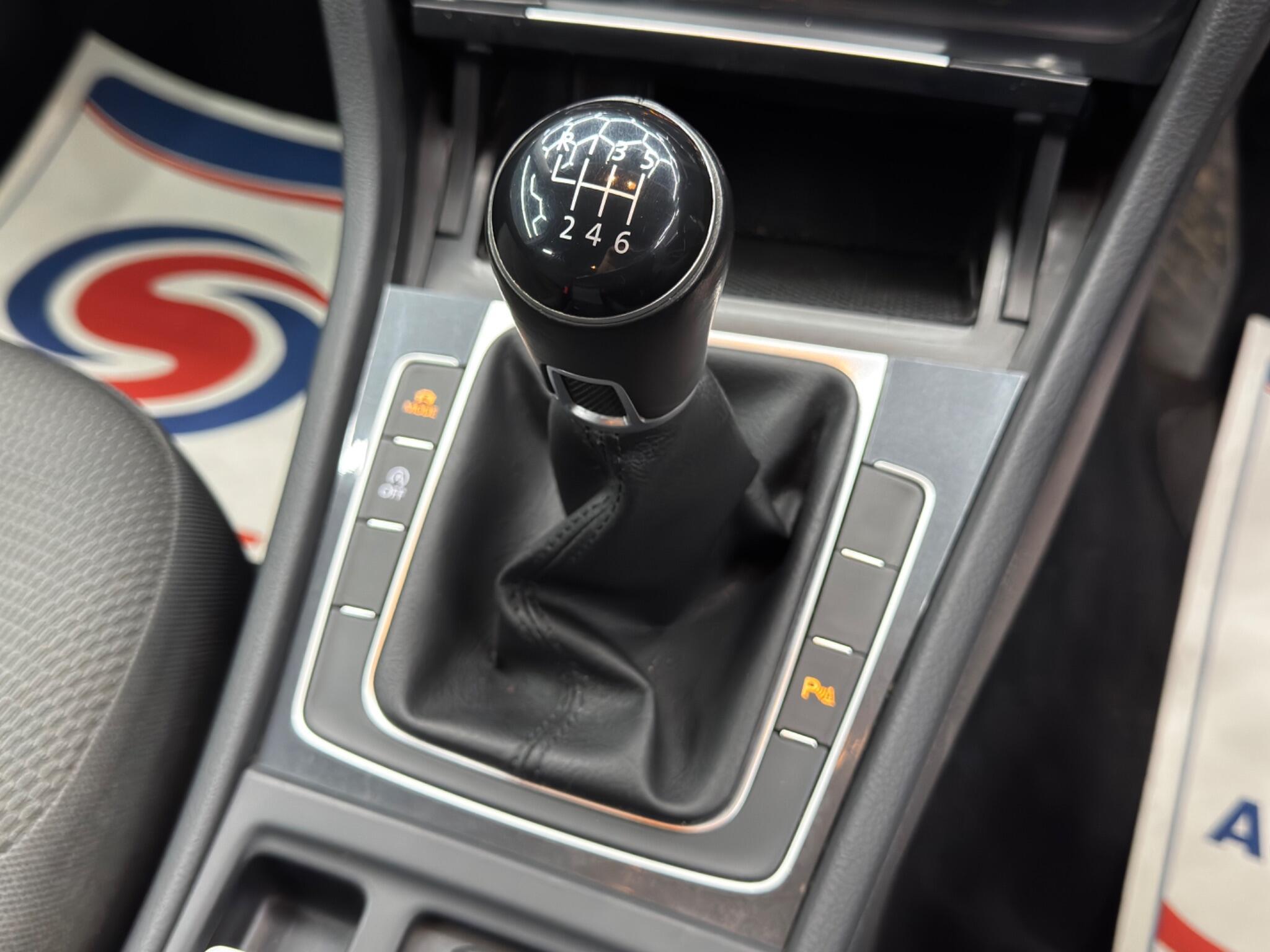 Volkswagen Golf - Image 26