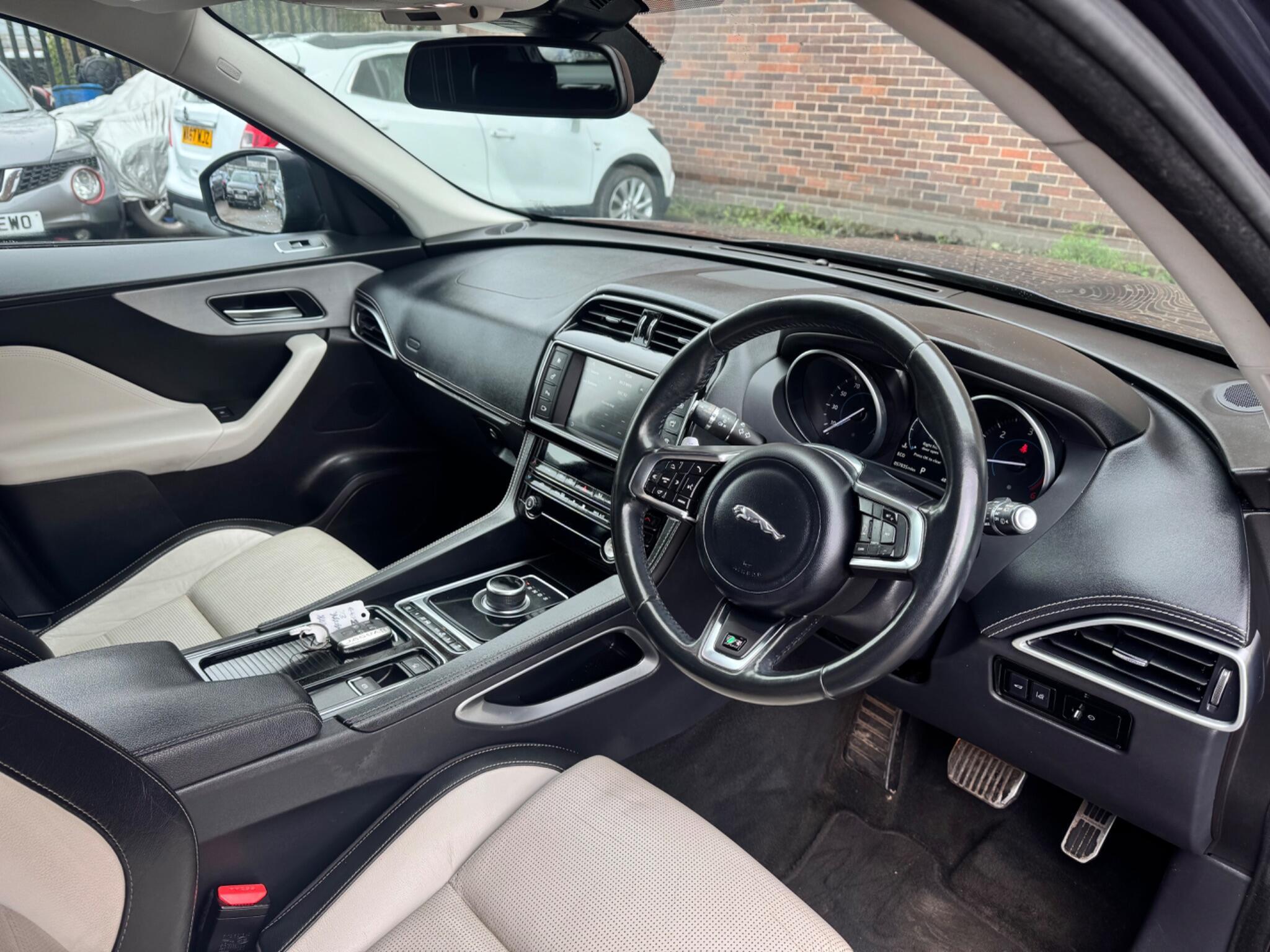 Jaguar F-Pace - Image 21