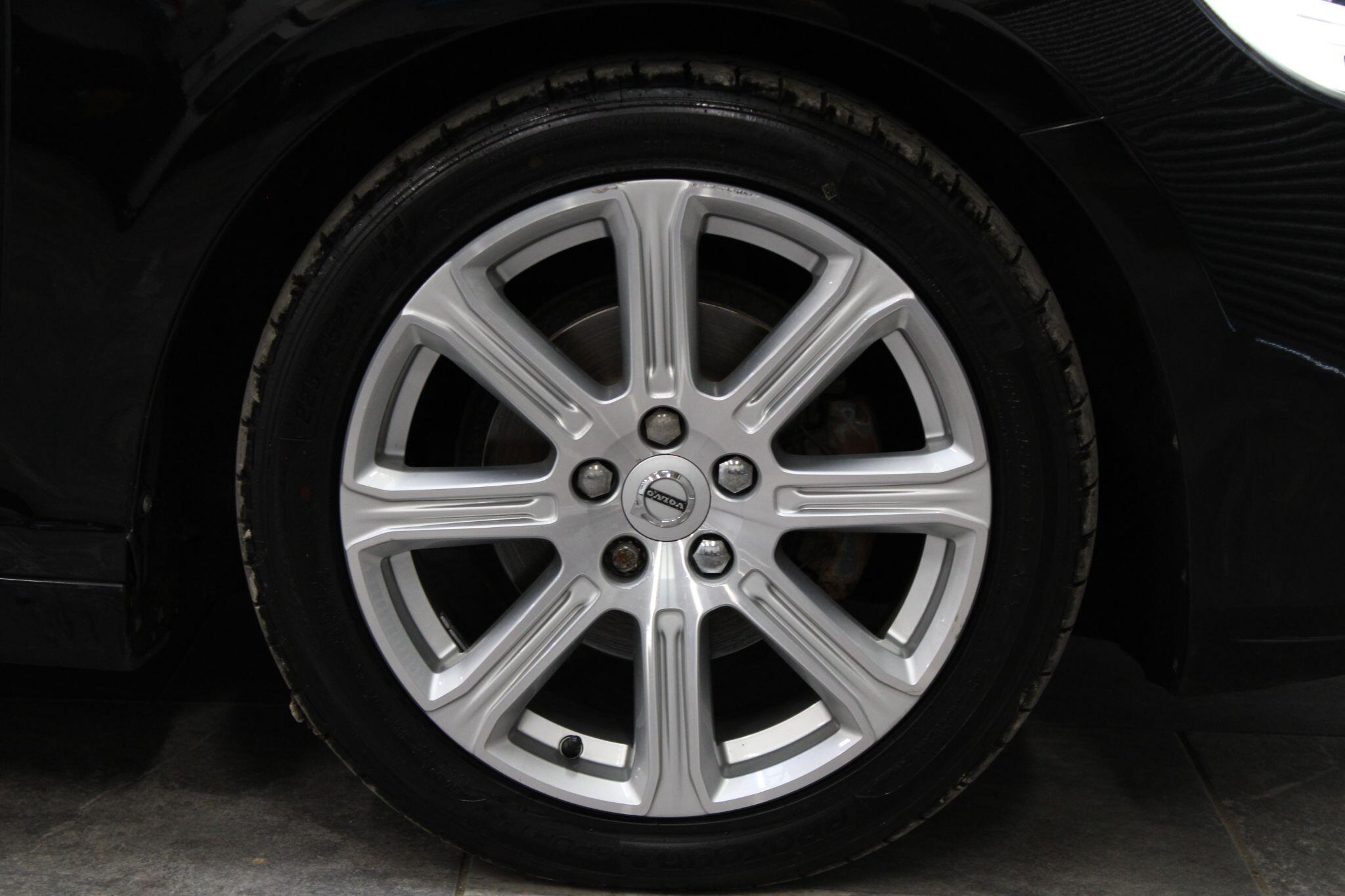 Volvo V40 - Image 9