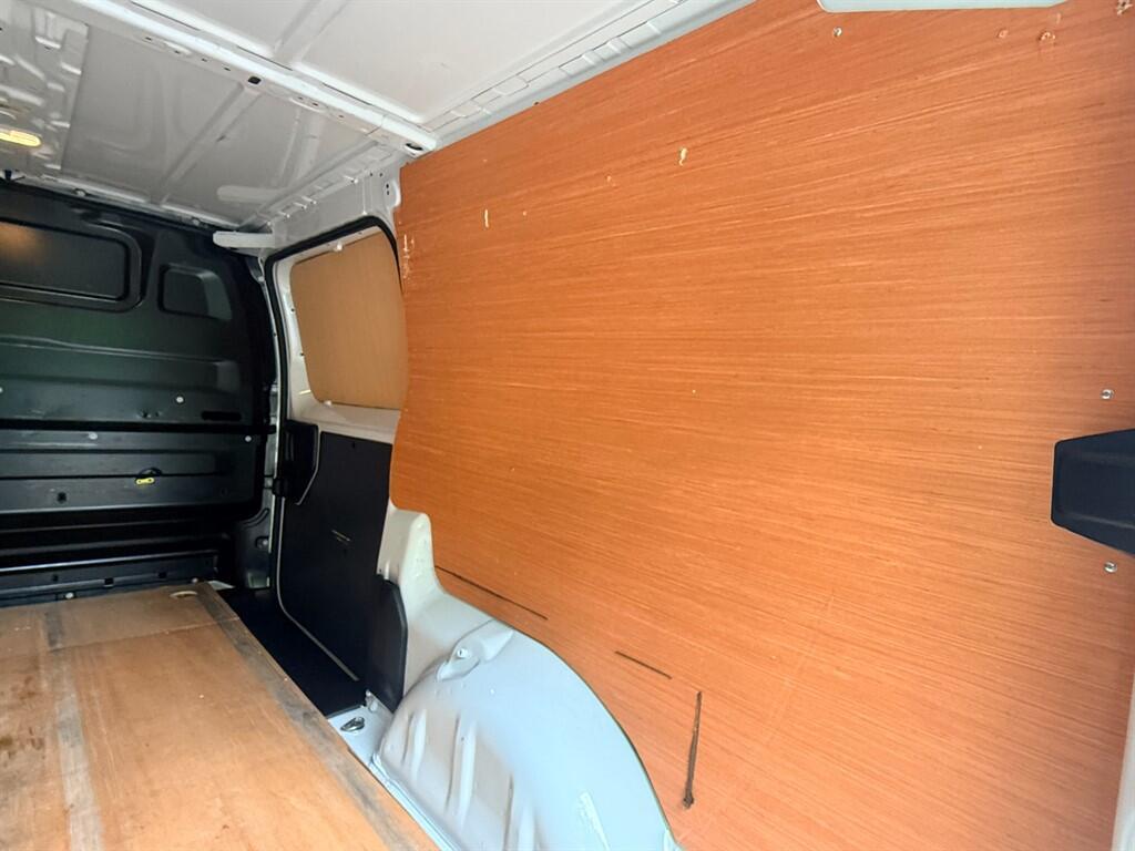 Vauxhall Vivaro - Image 14