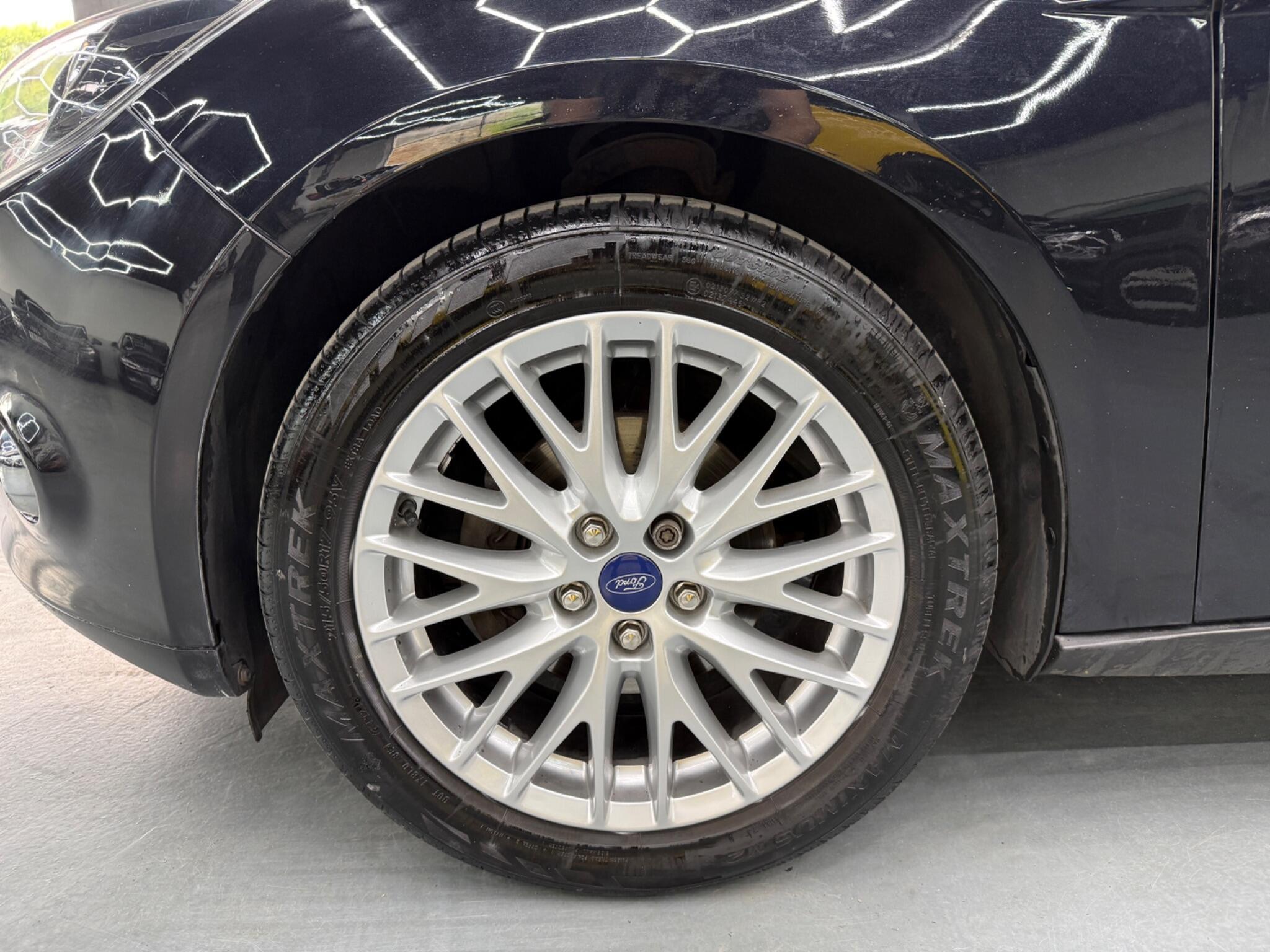 Ford Focus - Image 9