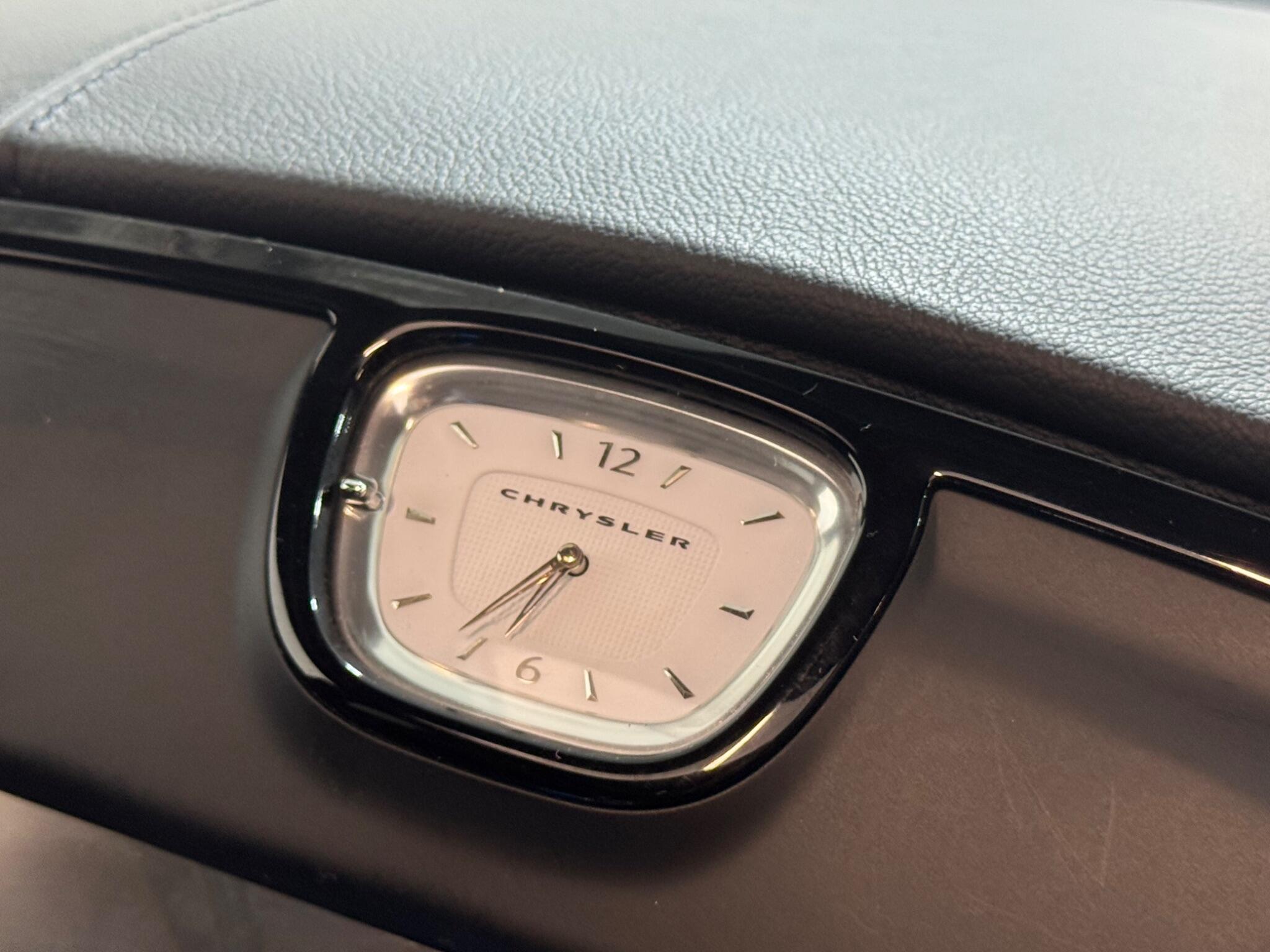 Chrysler 300C - Image 18