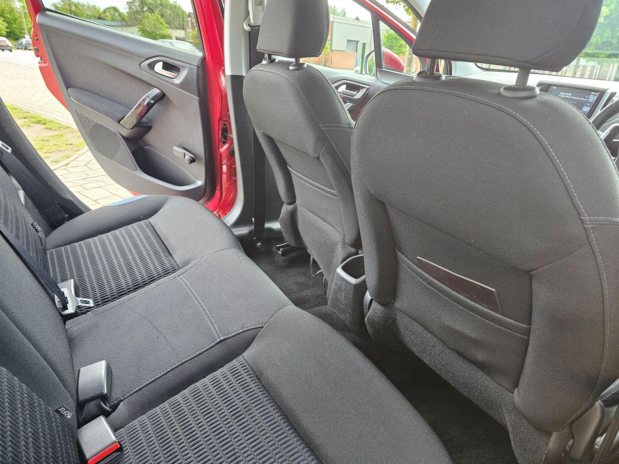 Peugeot 208 - Image 15