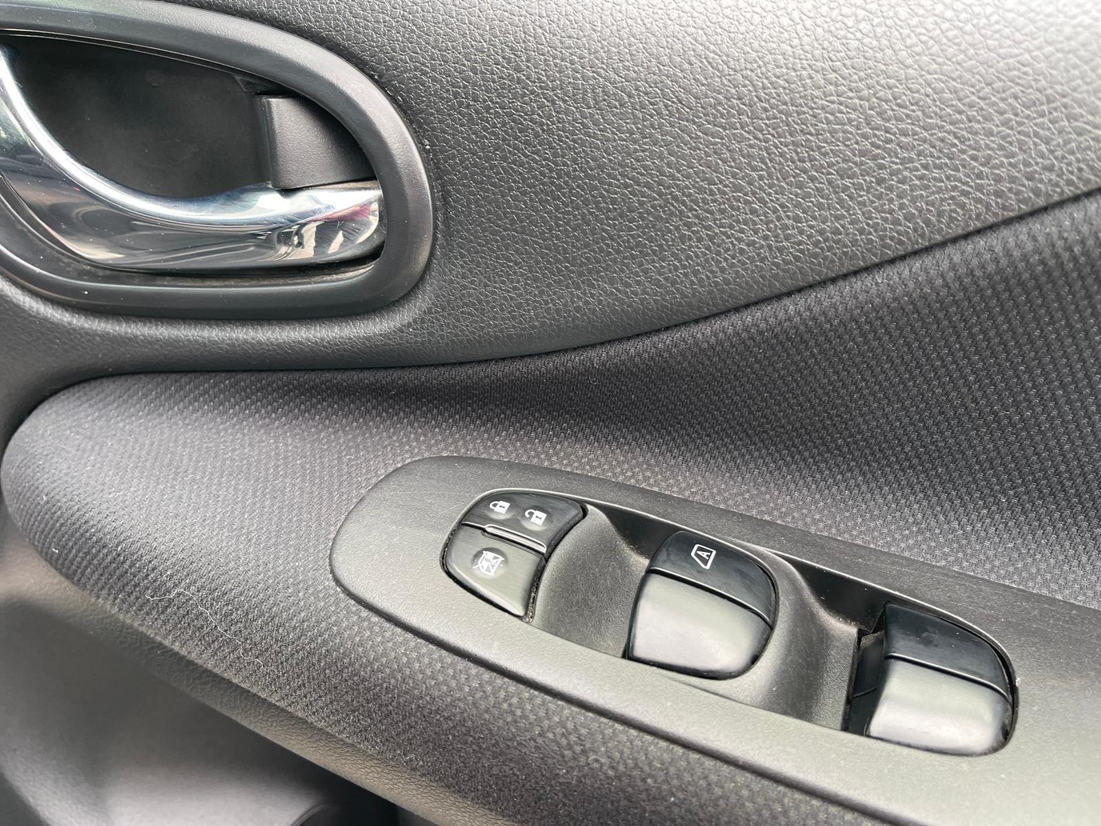 Nissan Serena - Image 34