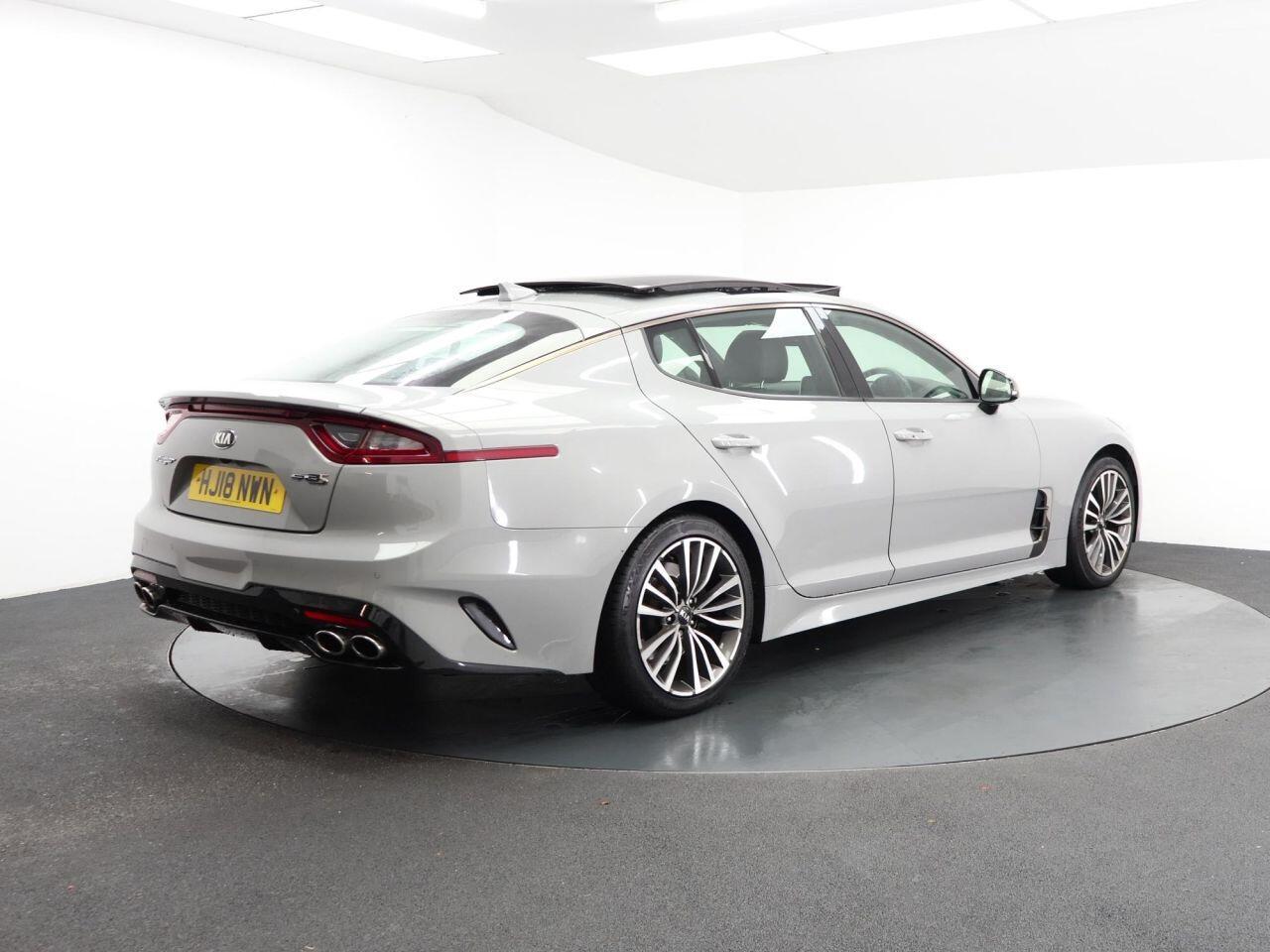 Kia Stinger - Image 12