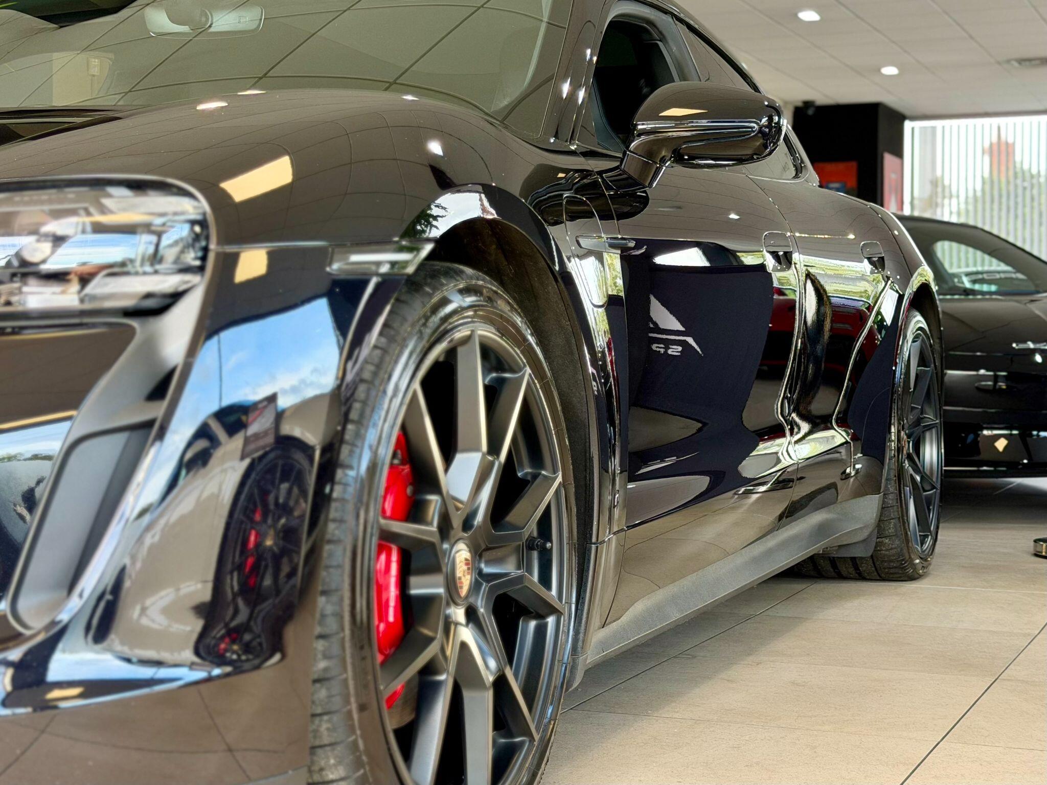 Porsche Taycan - Image 13