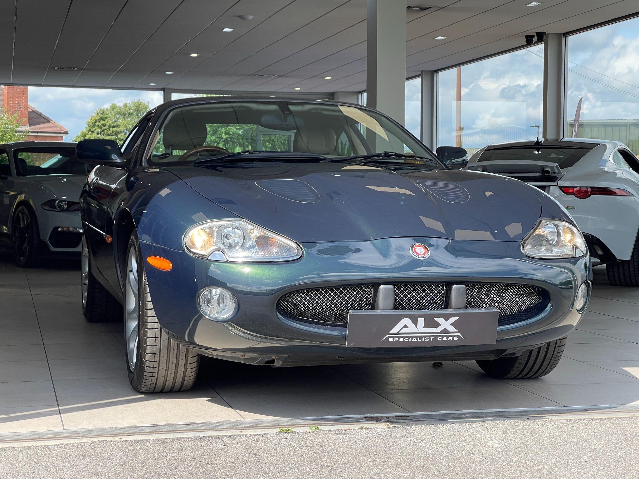 Jaguar XKR - Image 11
