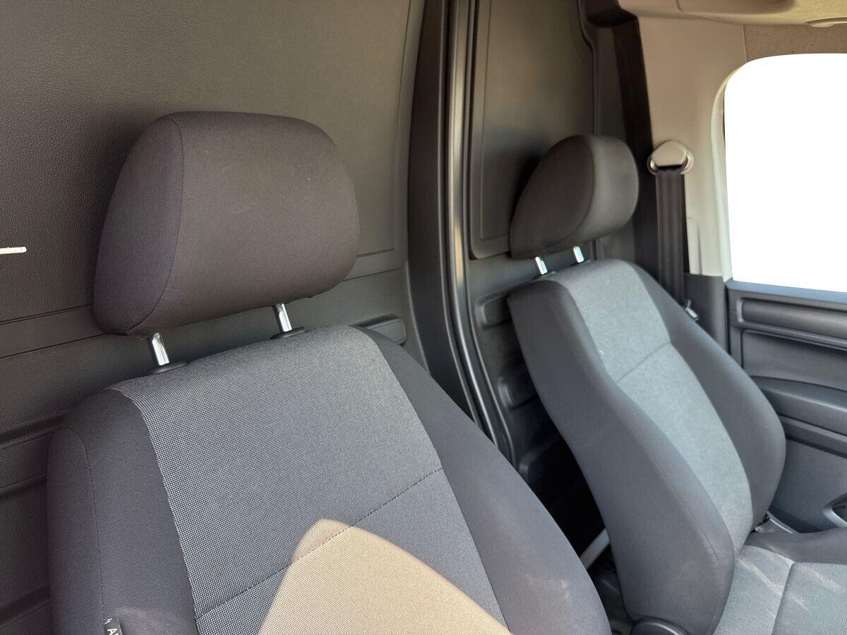 Volkswagen Caddy Maxi - Image 18