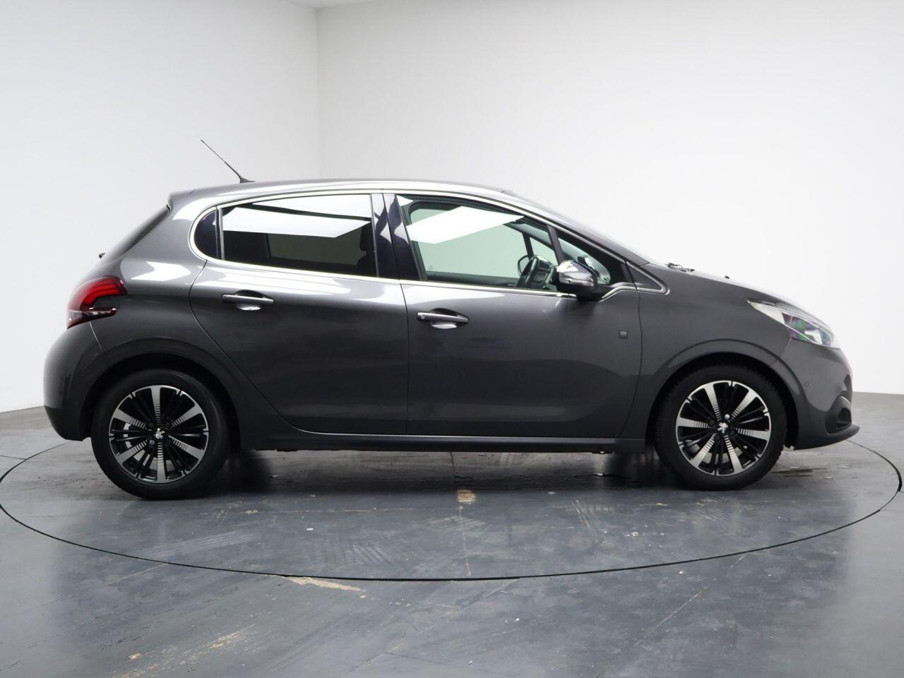 Peugeot 208 - Image 14