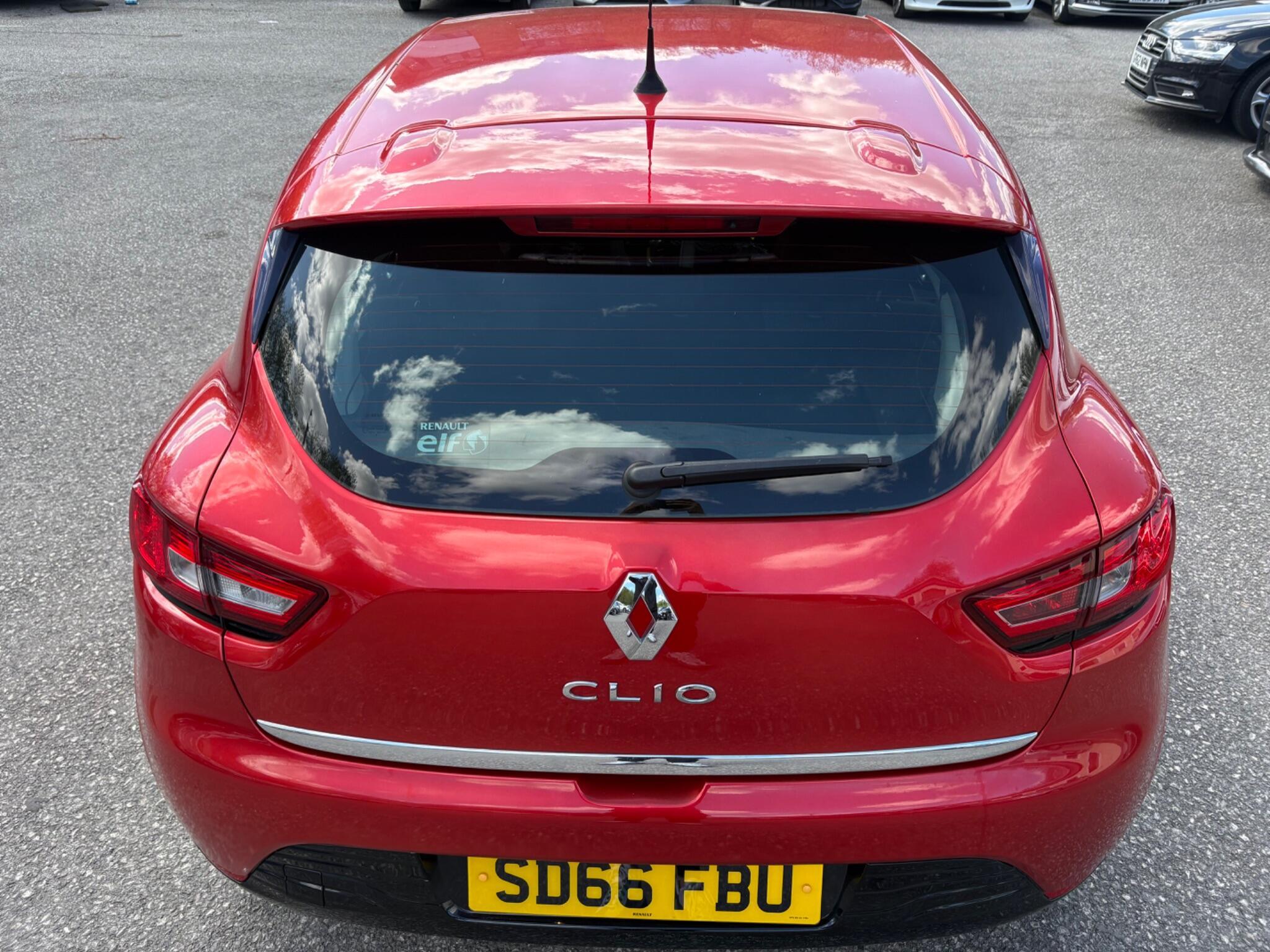 Renault Clio - Image 17