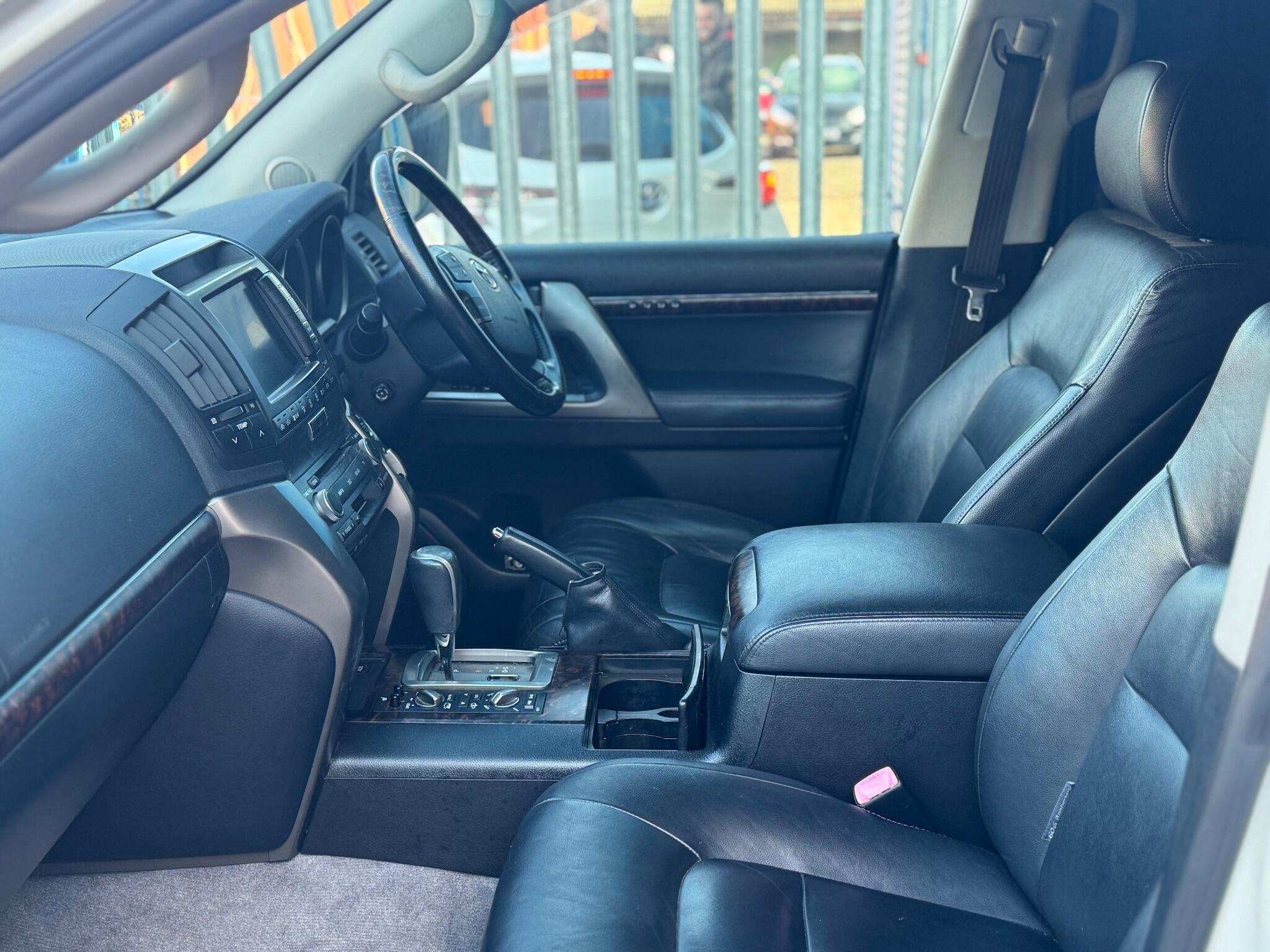 Toyota Land Cruiser - Image 13