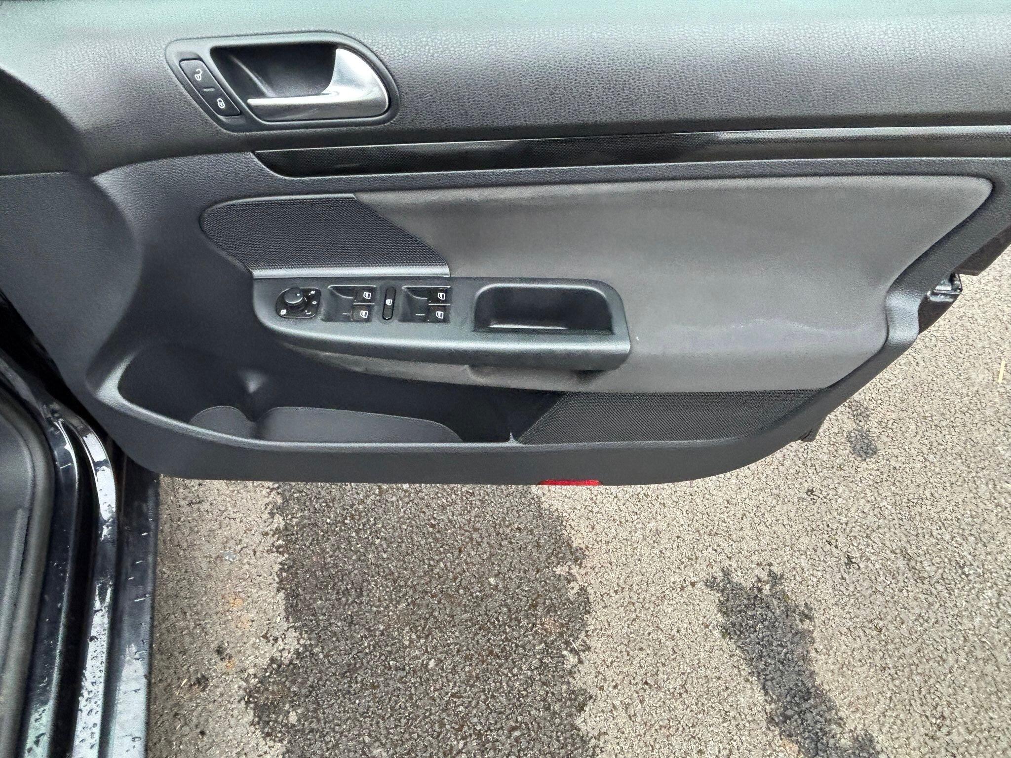 Volkswagen Golf - Image 27