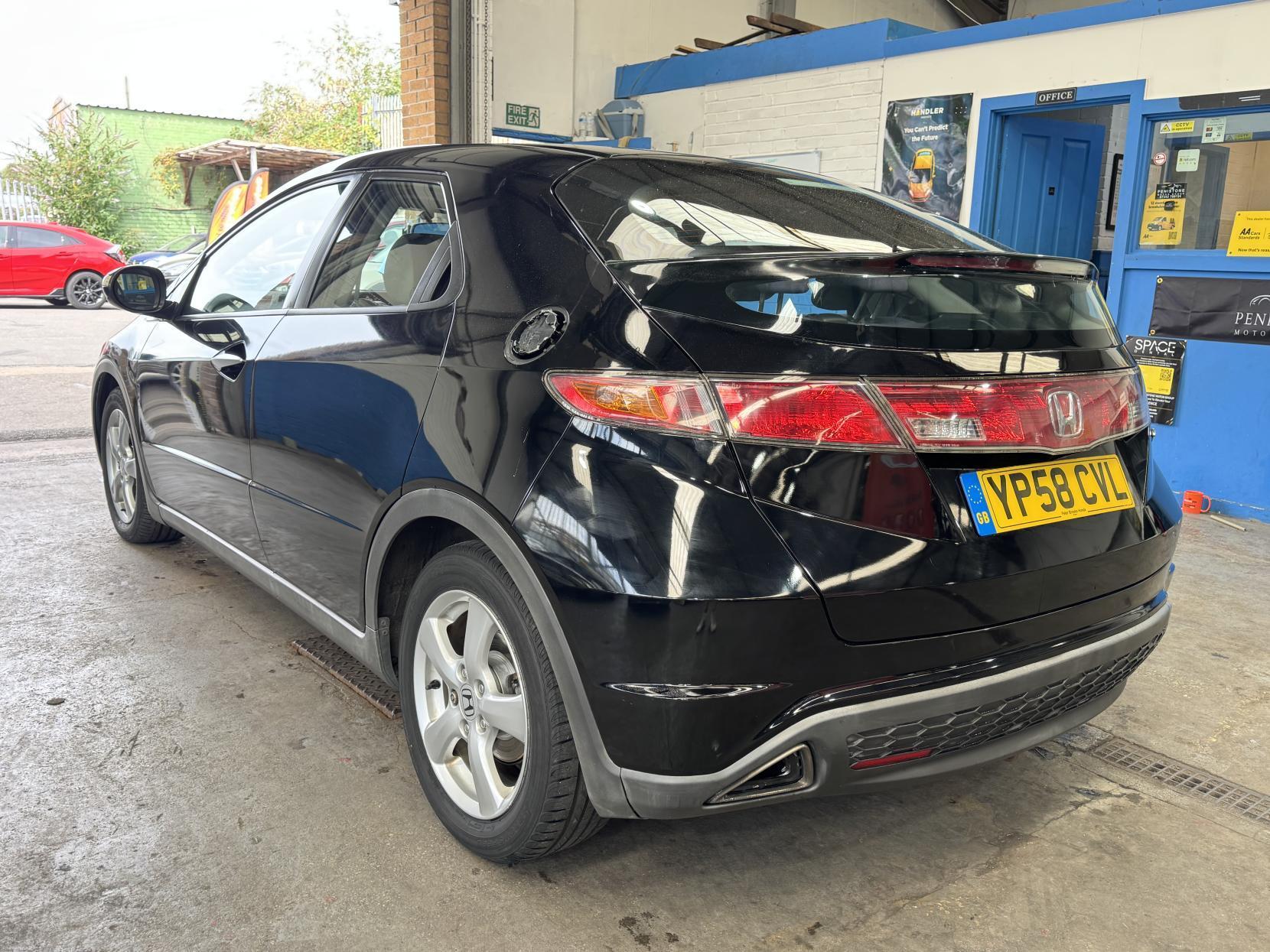 Honda Civic - Image 5