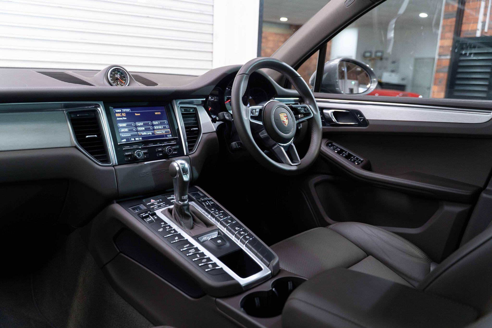 Porsche Macan - Image 13