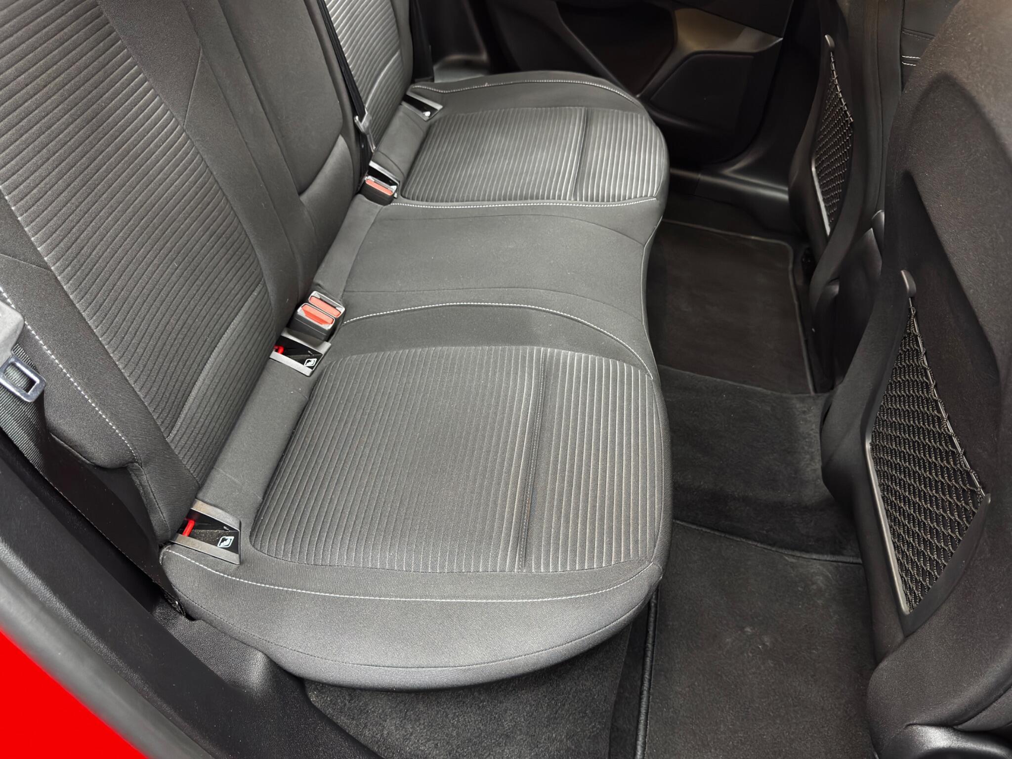 Ford Focus - Image 16