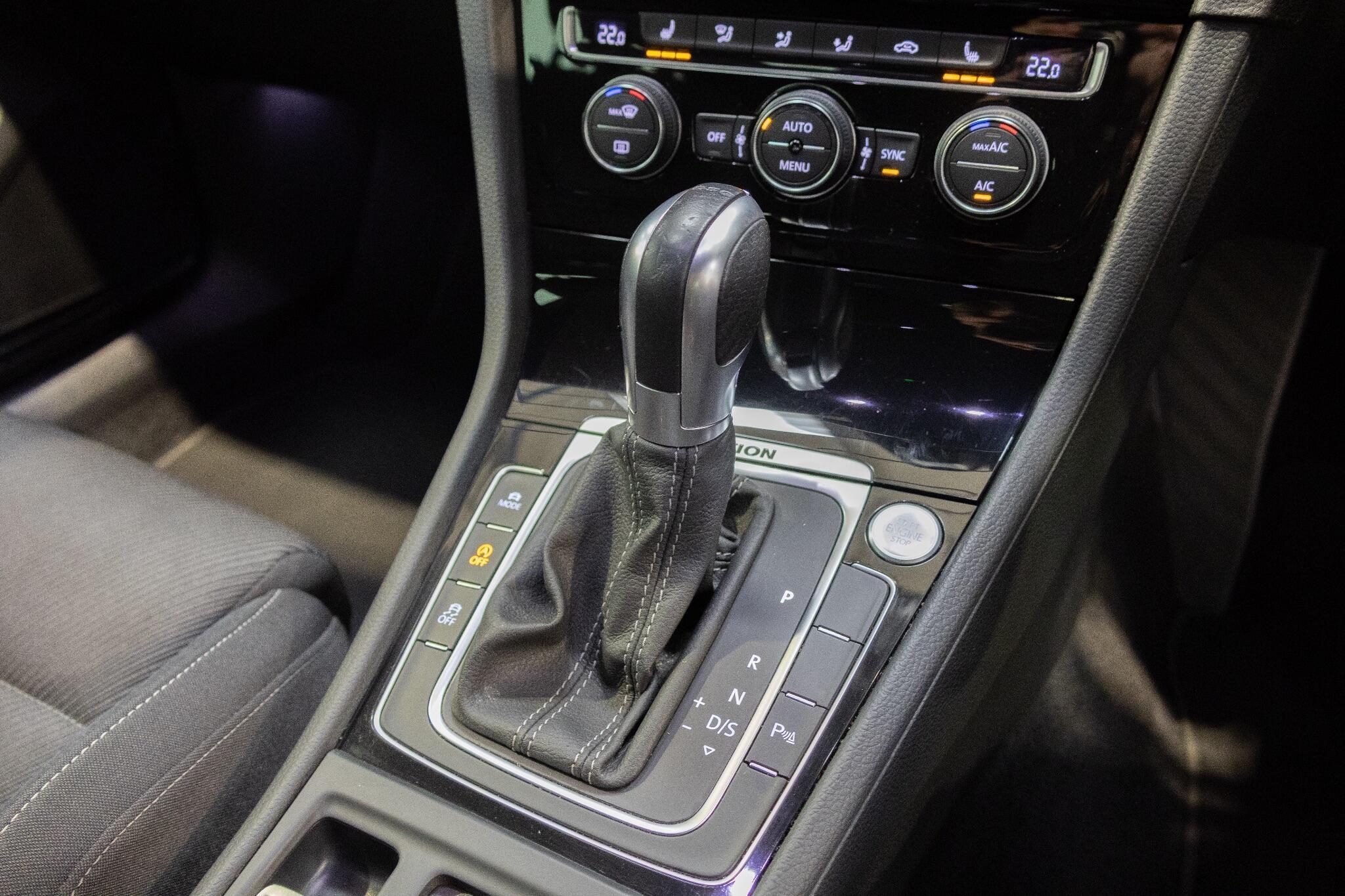 Volkswagen Golf - Image 23