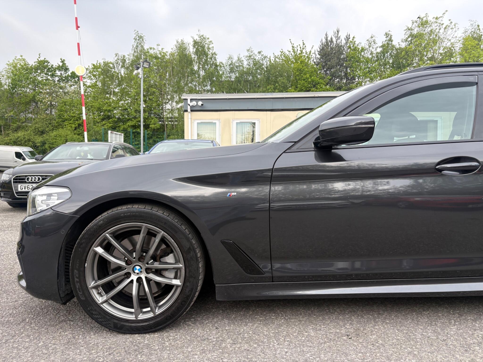 BMW 5 Series - Image 10