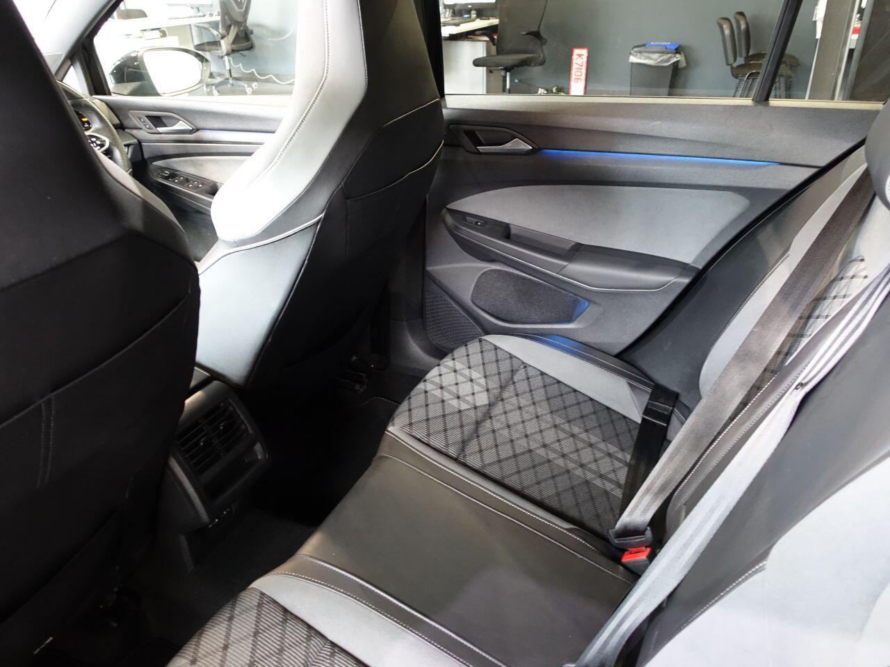 Volkswagen Golf - Image 32