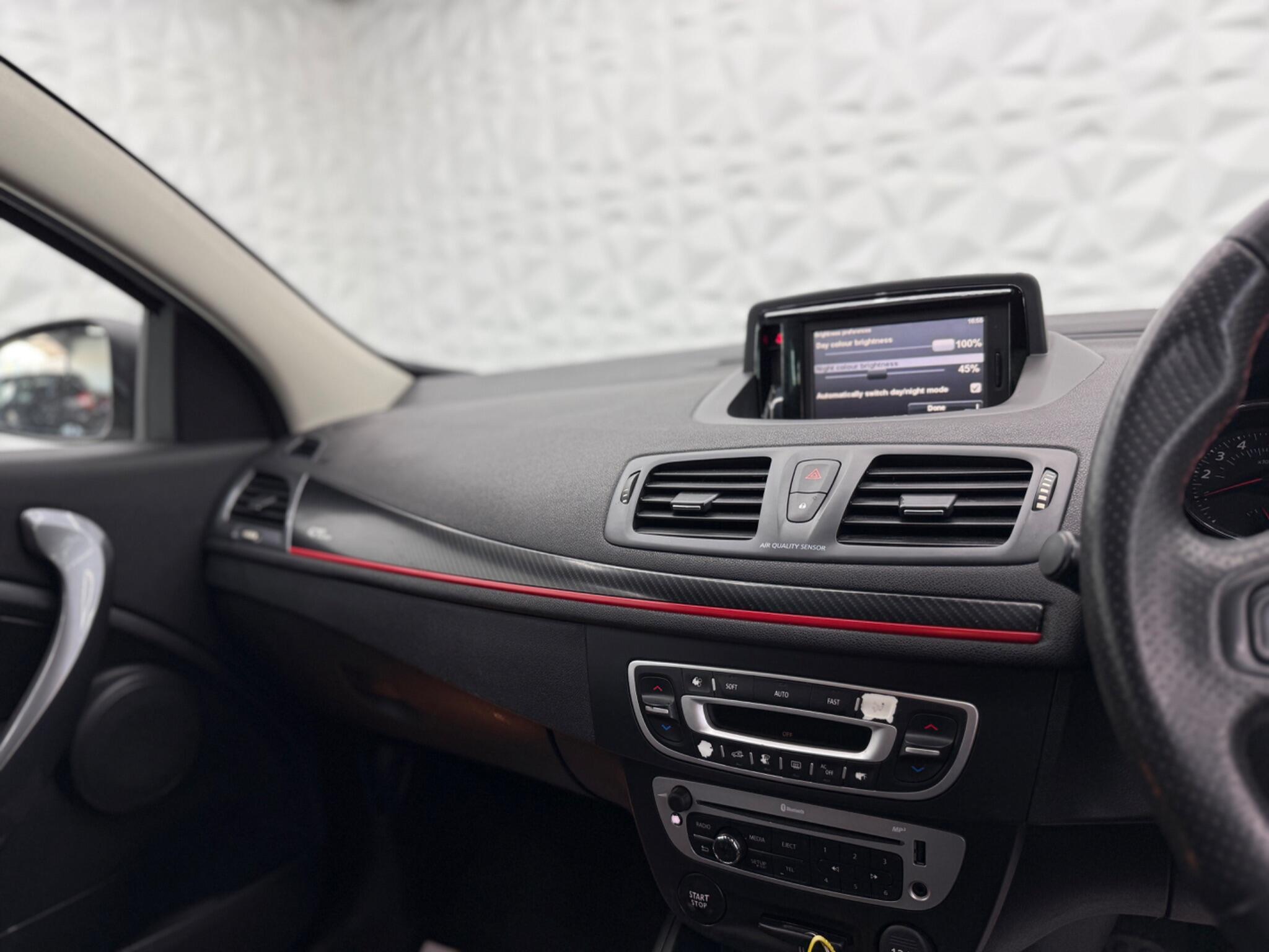 Renault Megane - Image 23
