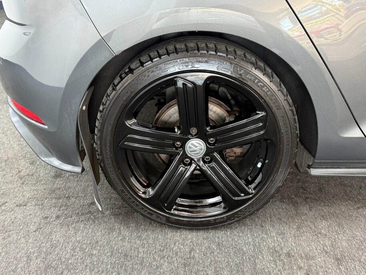 Volkswagen Golf - Image 10