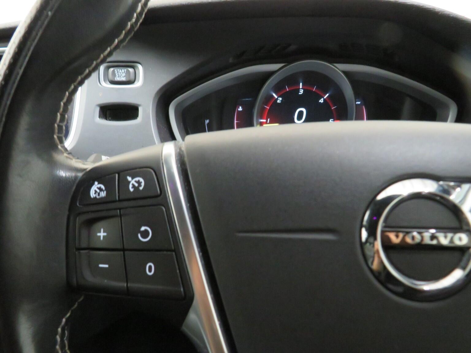 Volvo V40 - Image 17