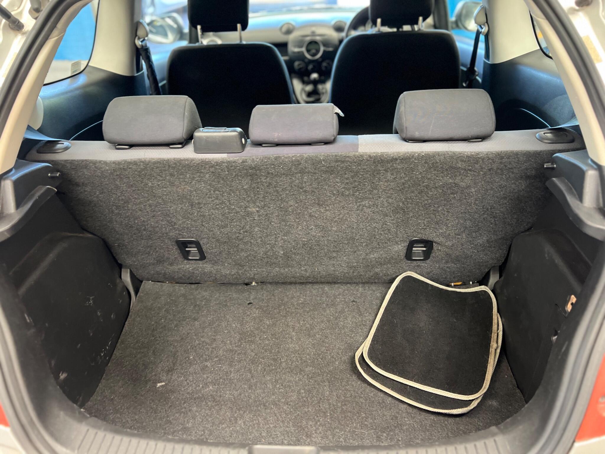 Mazda MAZDA2 - Image 13