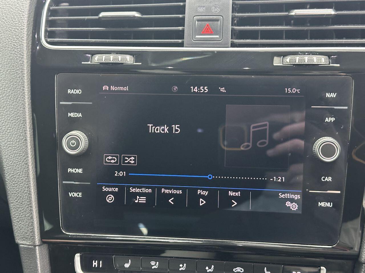 Volkswagen Golf - Image 33