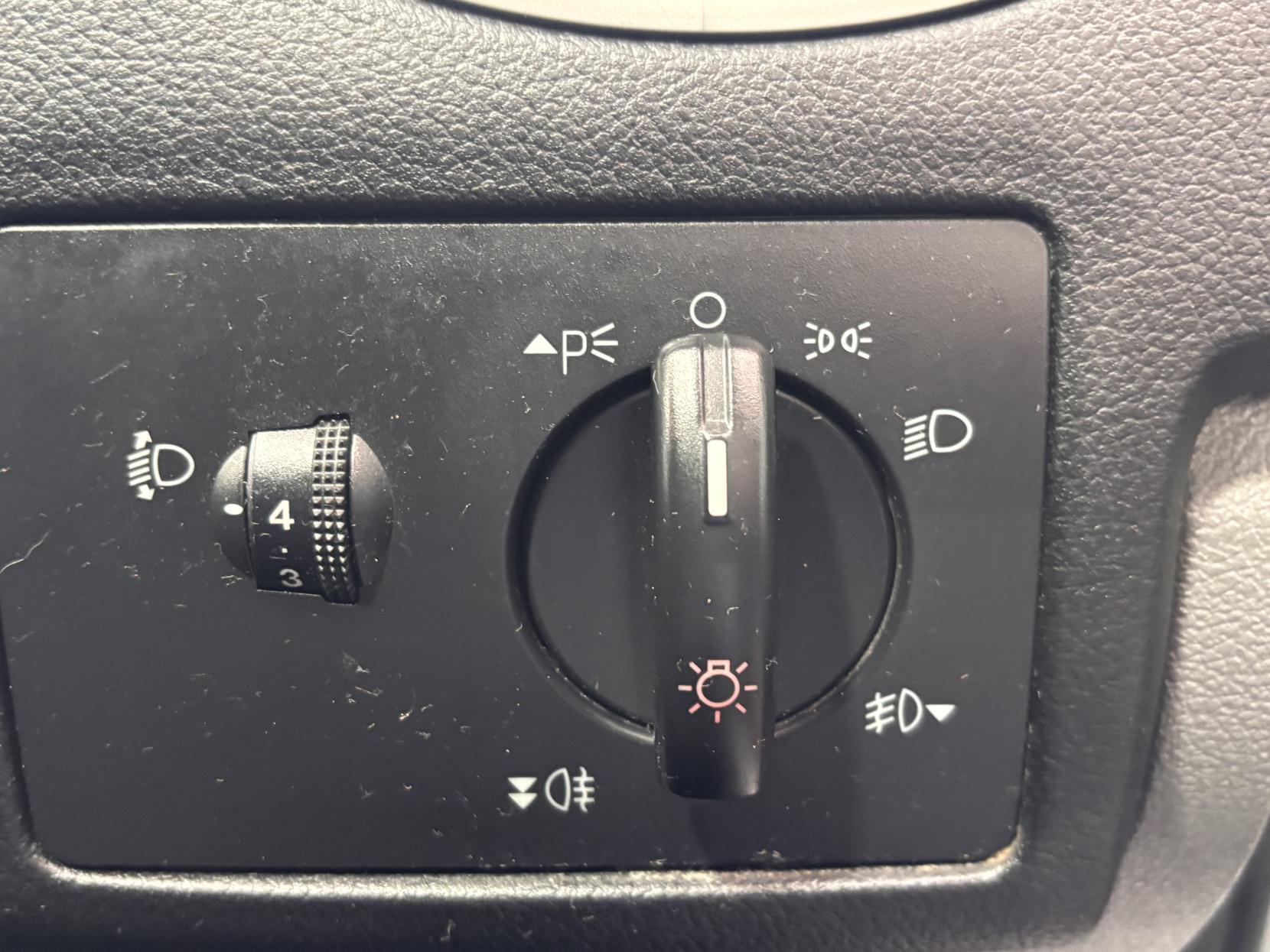 Ford Focus - Image 16